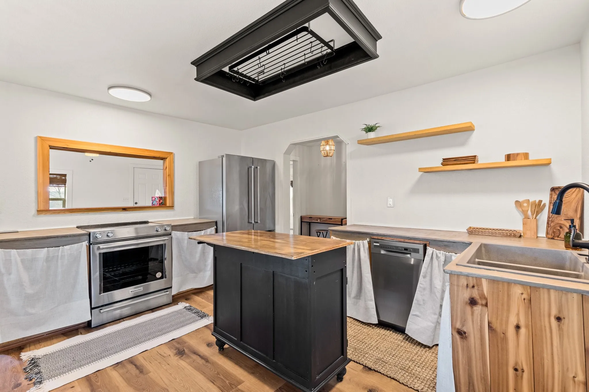 Single Family Residence For Sale in Parker County , 1550 S Stewart Street, Azle, Texas 76020, 1 Bedroom, 1 Bathroom, Garage spaces, 852 Sqft, built in 0, Preowned, mls#21144761, Real Estate Agent in Azle, Homes For Sale in Parker county, Homes For Sale in Azle, Realtor in Azle Texas, Real Estate Brokerage Independent Realty Texas, Luminita Cordes Realtor