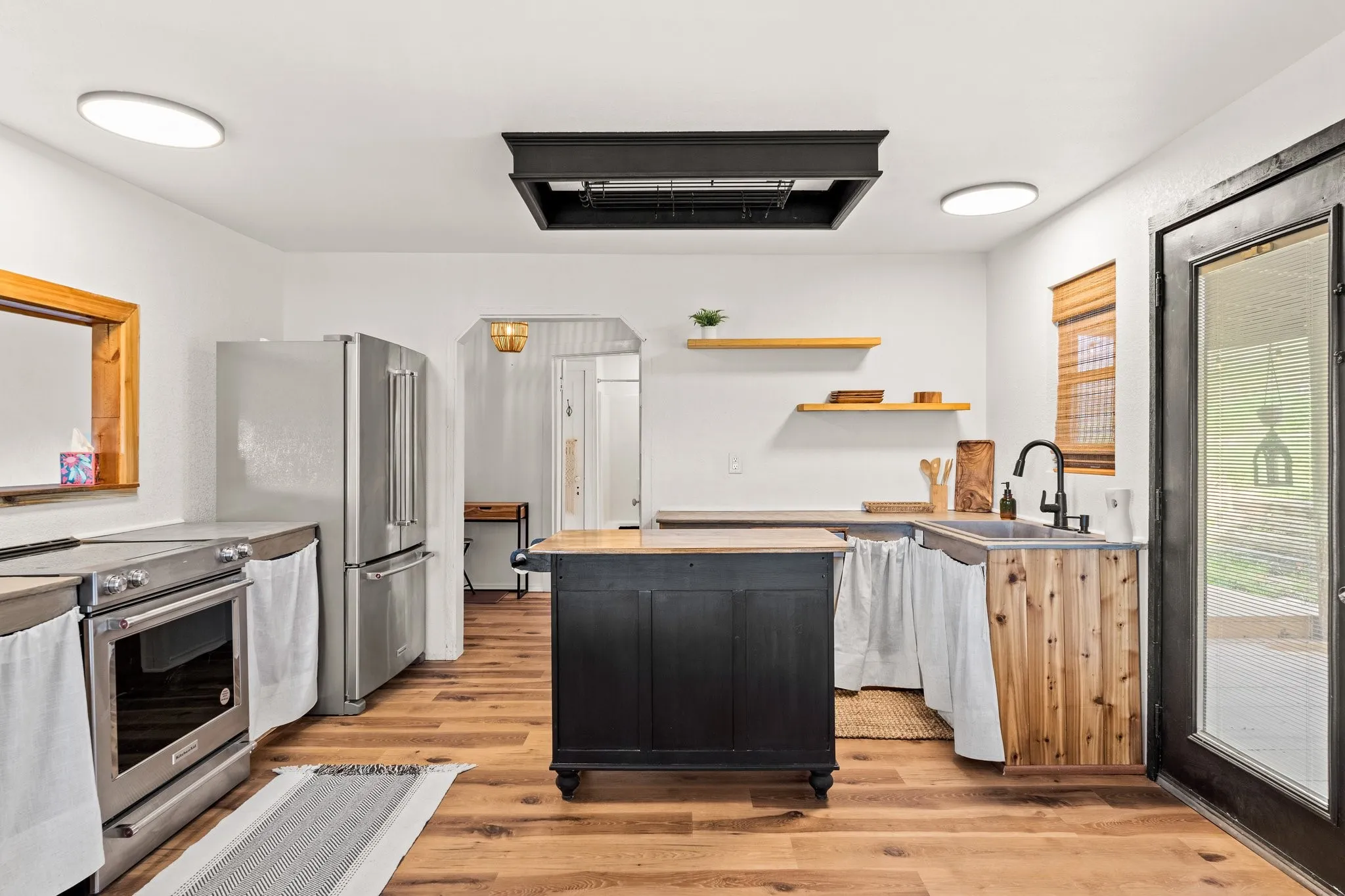 Single Family Residence For Sale in Parker County , 1550 S Stewart Street, Azle, Texas 76020, 1 Bedroom, 1 Bathroom, Garage spaces, 852 Sqft, built in 0, Preowned, mls#21144761, Real Estate Agent in Azle, Homes For Sale in Parker county, Homes For Sale in Azle, Realtor in Azle Texas, Real Estate Brokerage Independent Realty Texas, Luminita Cordes Realtor