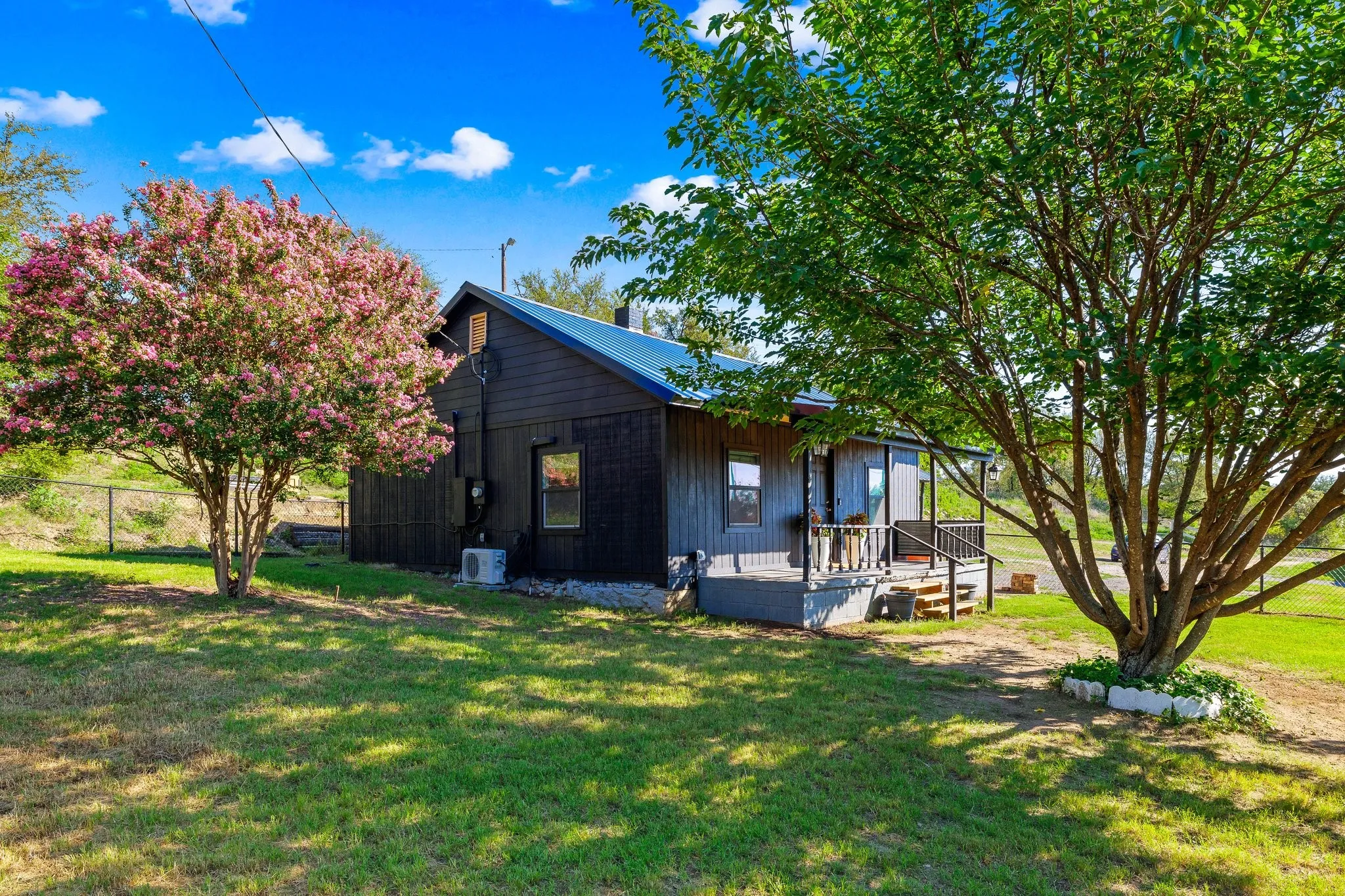 Single Family Residence For Sale in Parker County , 1550 S Stewart Street, Azle, Texas 76020, 1 Bedroom, 1 Bathroom, Garage spaces, 852 Sqft, built in 0, Preowned, mls#21144761, Real Estate Agent in Azle, Homes For Sale in Parker county, Homes For Sale in Azle, Realtor in Azle Texas, Real Estate Brokerage Independent Realty Texas, Luminita Cordes Realtor
