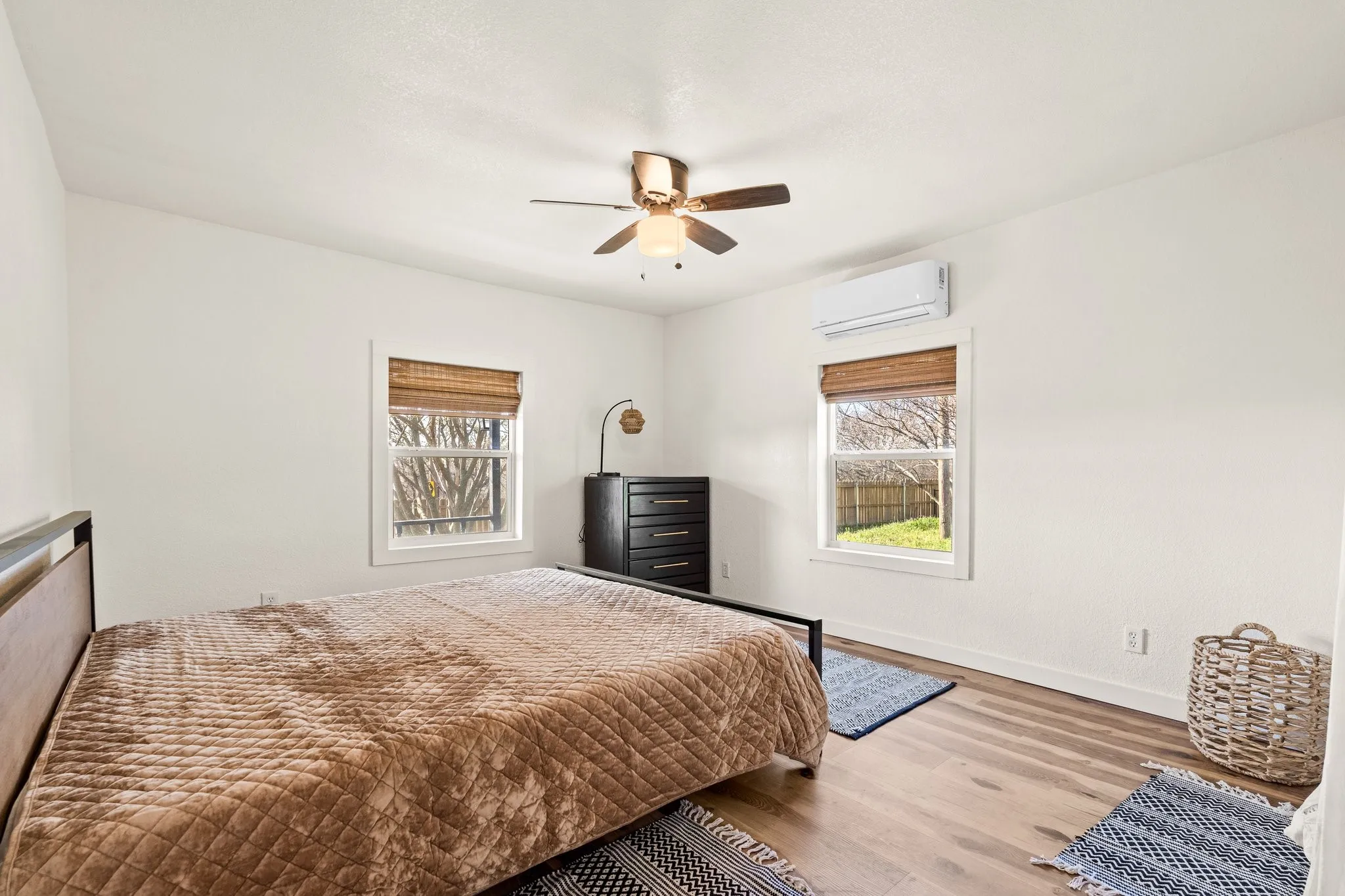 Single Family Residence For Sale in Parker County , 1550 S Stewart Street, Azle, Texas 76020, 1 Bedroom, 1 Bathroom, Garage spaces, 852 Sqft, built in 0, Preowned, mls#21144761, Real Estate Agent in Azle, Homes For Sale in Parker county, Homes For Sale in Azle, Realtor in Azle Texas, Real Estate Brokerage Independent Realty Texas, Luminita Cordes Realtor