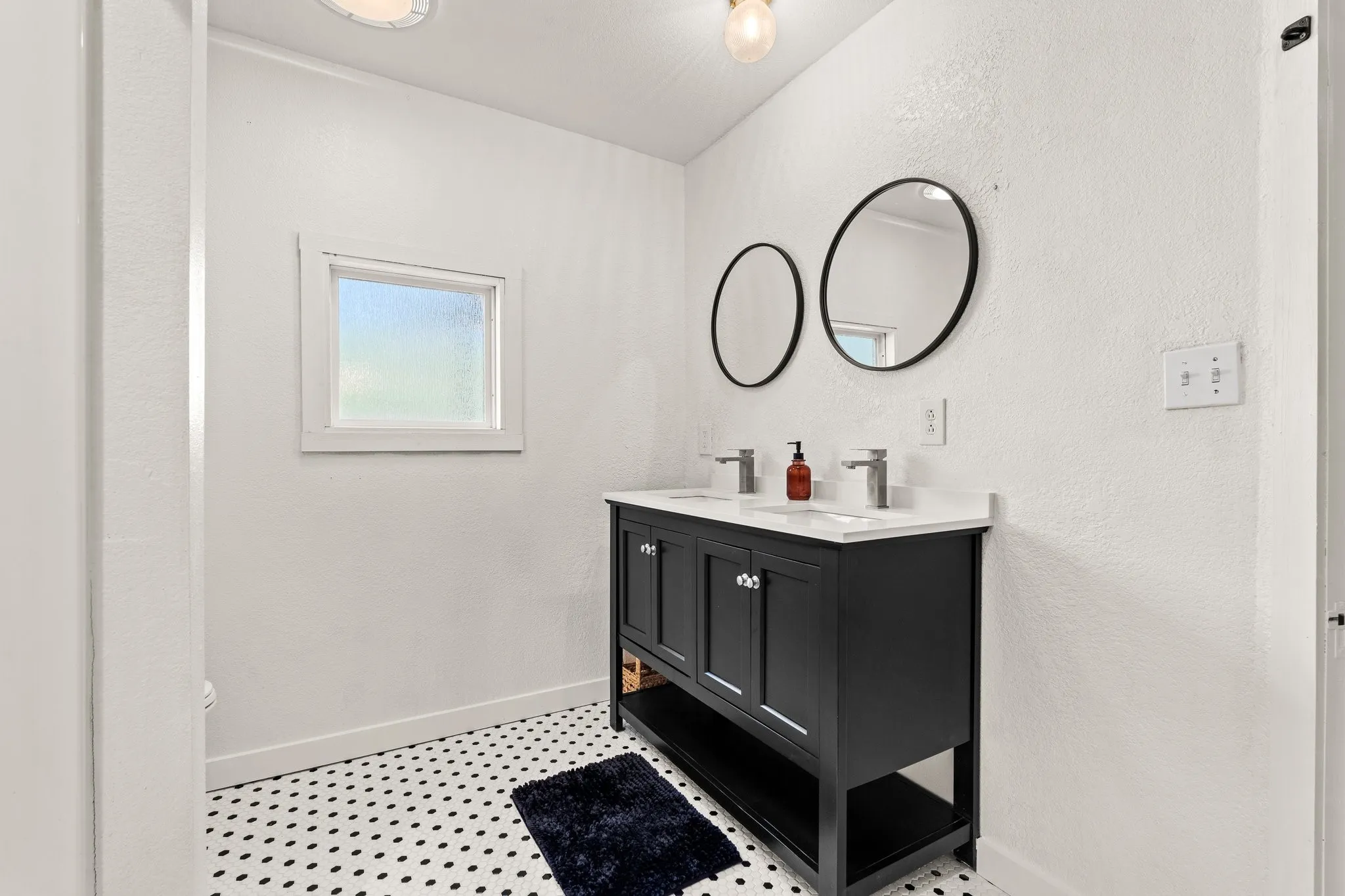 Single Family Residence For Sale in Parker County , 1550 S Stewart Street, Azle, Texas 76020, 1 Bedroom, 1 Bathroom, Garage spaces, 852 Sqft, built in 0, Preowned, mls#21144761, Real Estate Agent in Azle, Homes For Sale in Parker county, Homes For Sale in Azle, Realtor in Azle Texas, Real Estate Brokerage Independent Realty Texas, Luminita Cordes Realtor