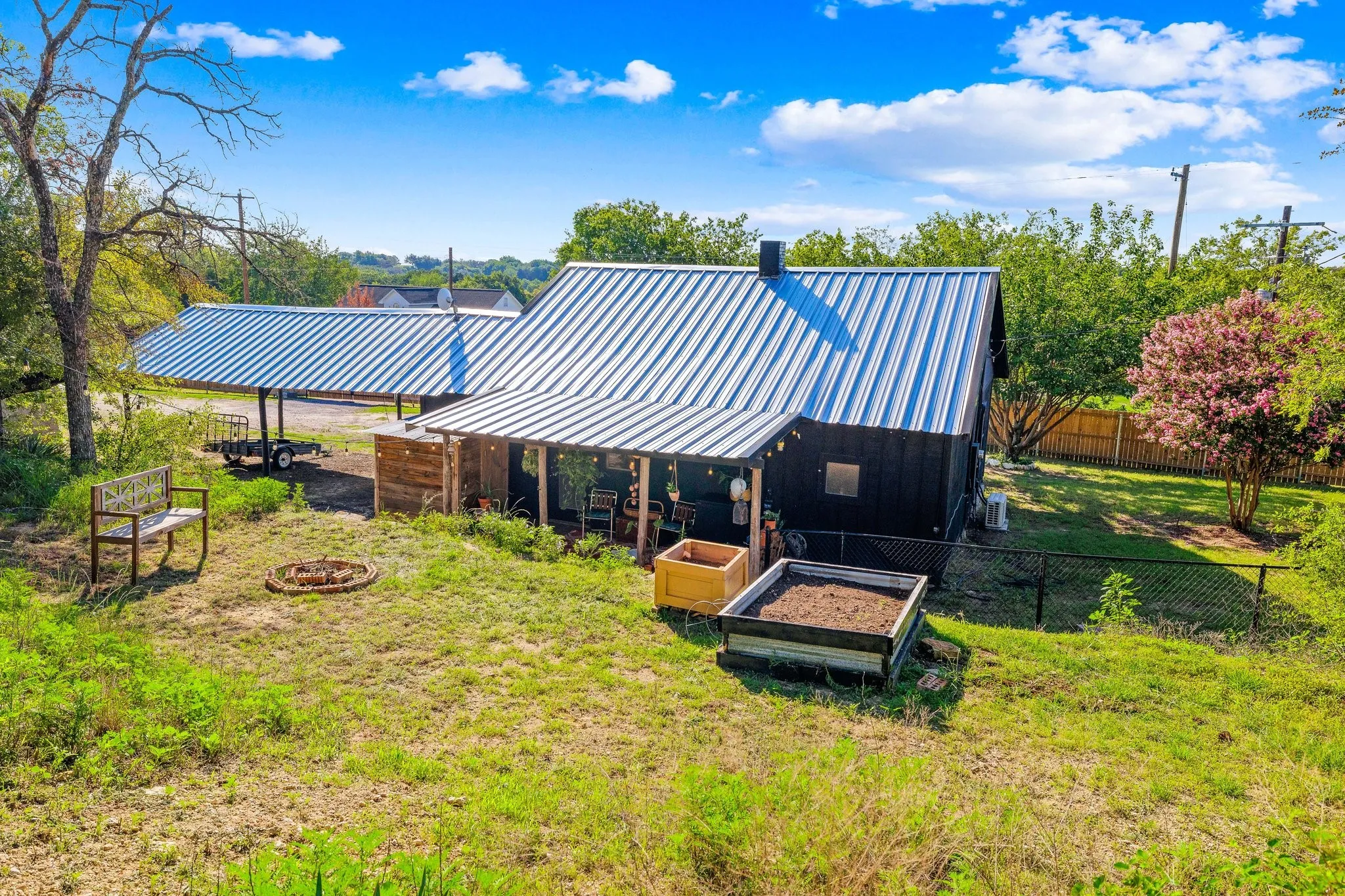 Single Family Residence For Sale in Parker County , 1550 S Stewart Street, Azle, Texas 76020, 1 Bedroom, 1 Bathroom, Garage spaces, 852 Sqft, built in 0, Preowned, mls#21144761, Real Estate Agent in Azle, Homes For Sale in Parker county, Homes For Sale in Azle, Realtor in Azle Texas, Real Estate Brokerage Independent Realty Texas, Luminita Cordes Realtor