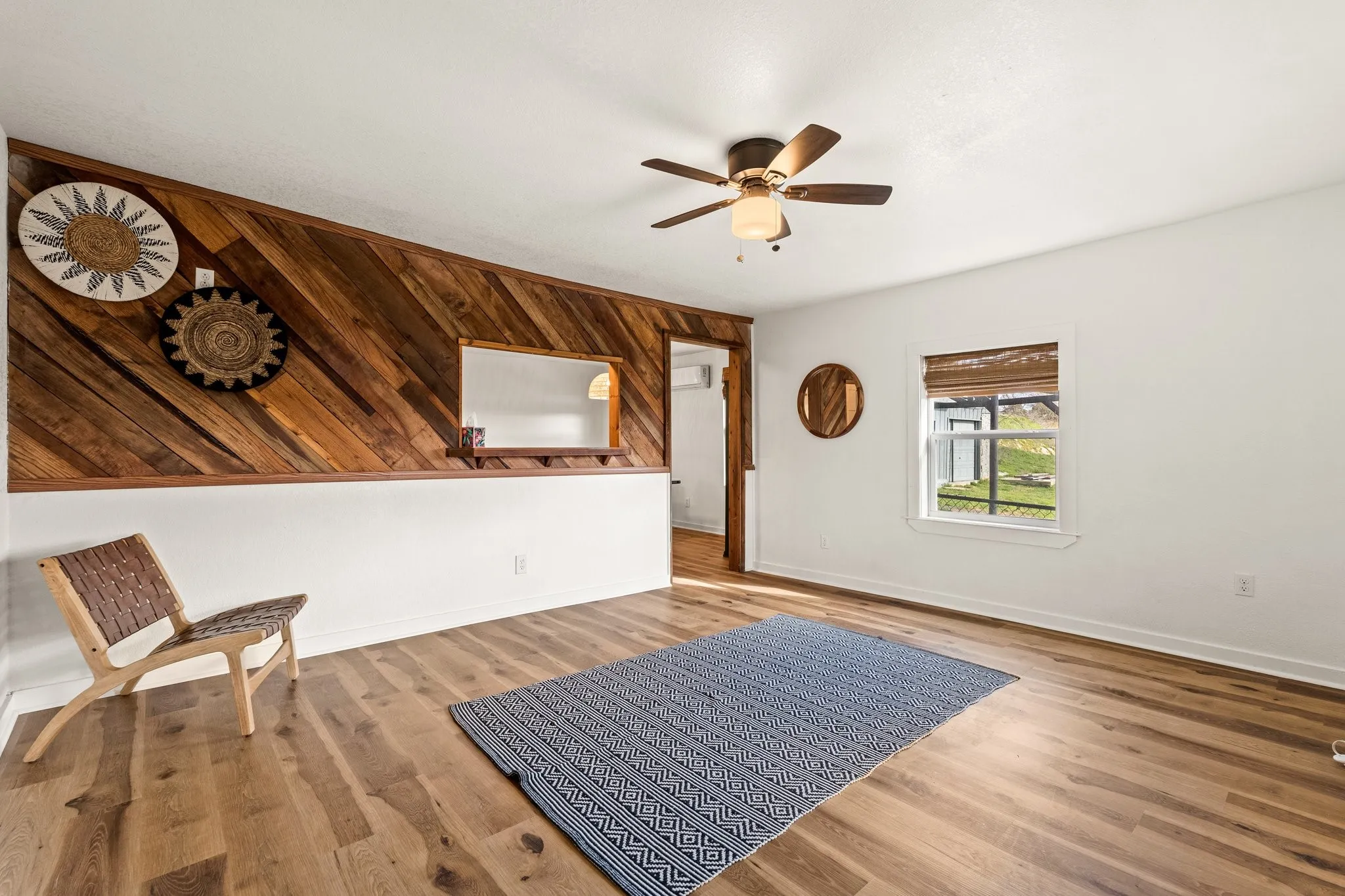 Single Family Residence For Sale in Parker County , 1550 S Stewart Street, Azle, Texas 76020, 1 Bedroom, 1 Bathroom, Garage spaces, 852 Sqft, built in 0, Preowned, mls#21144761, Real Estate Agent in Azle, Homes For Sale in Parker county, Homes For Sale in Azle, Realtor in Azle Texas, Real Estate Brokerage Independent Realty Texas, Luminita Cordes Realtor
