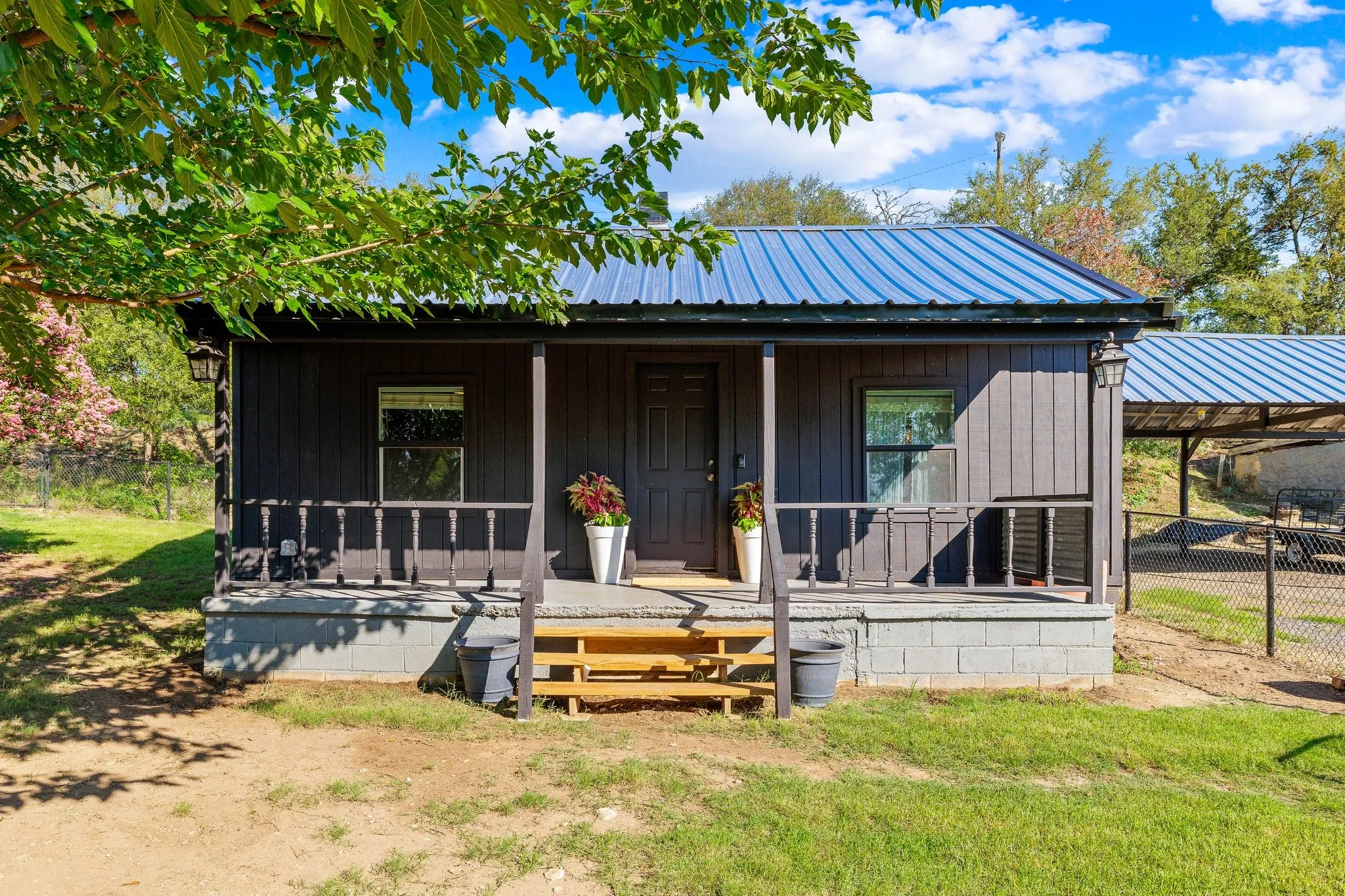 Single Family Residence For Sale in Parker County , 1550 S Stewart Street, Azle, Texas 76020, 1 Bedroom, 1 Bathroom, Garage spaces, 852 Sqft, built in 0, Preowned, mls#21144761, Real Estate Agent in Azle, Homes For Sale in Parker county, Homes For Sale in Azle, Realtor in Azle Texas, Real Estate Brokerage Independent Realty Texas, Luminita Cordes Realtor
