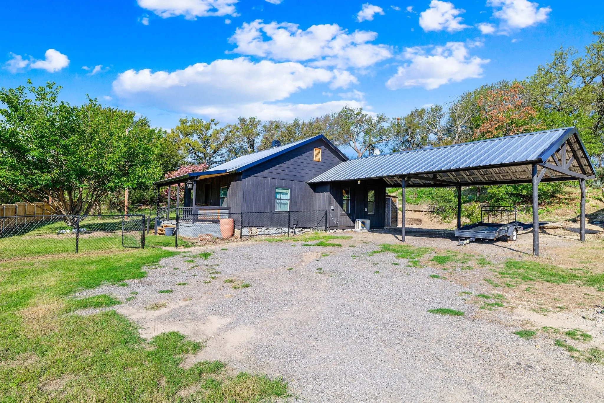 Single Family Residence For Sale in Parker County , 1550 S Stewart Street, Azle, Texas 76020, 1 Bedroom, 1 Bathroom, Garage spaces, 852 Sqft, built in 0, Preowned, mls#21144761, Real Estate Agent in Azle, Homes For Sale in Parker county, Homes For Sale in Azle, Realtor in Azle Texas, Real Estate Brokerage Independent Realty Texas, Luminita Cordes Realtor