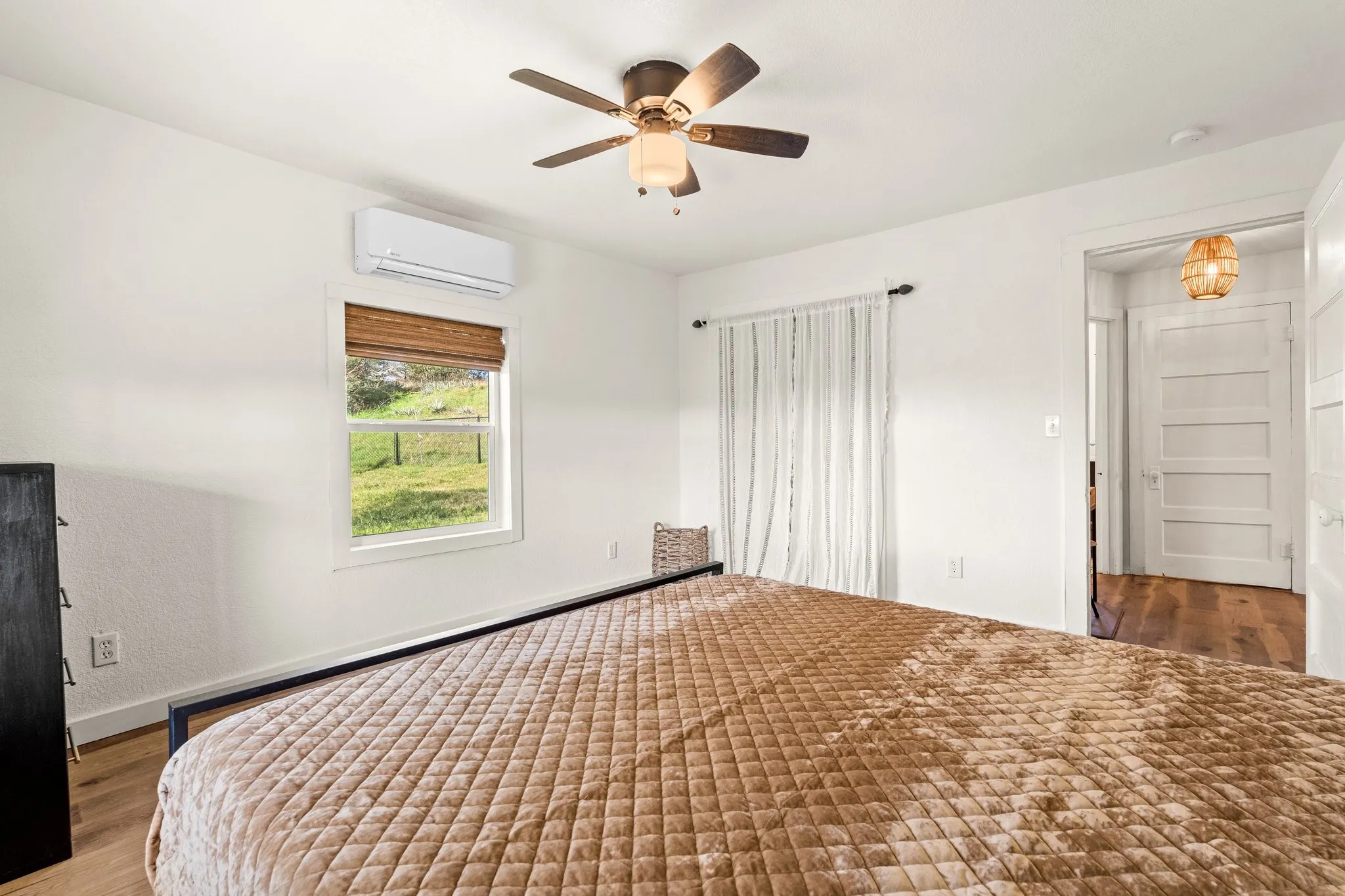 Single Family Residence For Sale in Parker County , 1550 S Stewart Street, Azle, Texas 76020, 1 Bedroom, 1 Bathroom, Garage spaces, 852 Sqft, built in 0, Preowned, mls#21144761, Real Estate Agent in Azle, Homes For Sale in Parker county, Homes For Sale in Azle, Realtor in Azle Texas, Real Estate Brokerage Independent Realty Texas, Luminita Cordes Realtor