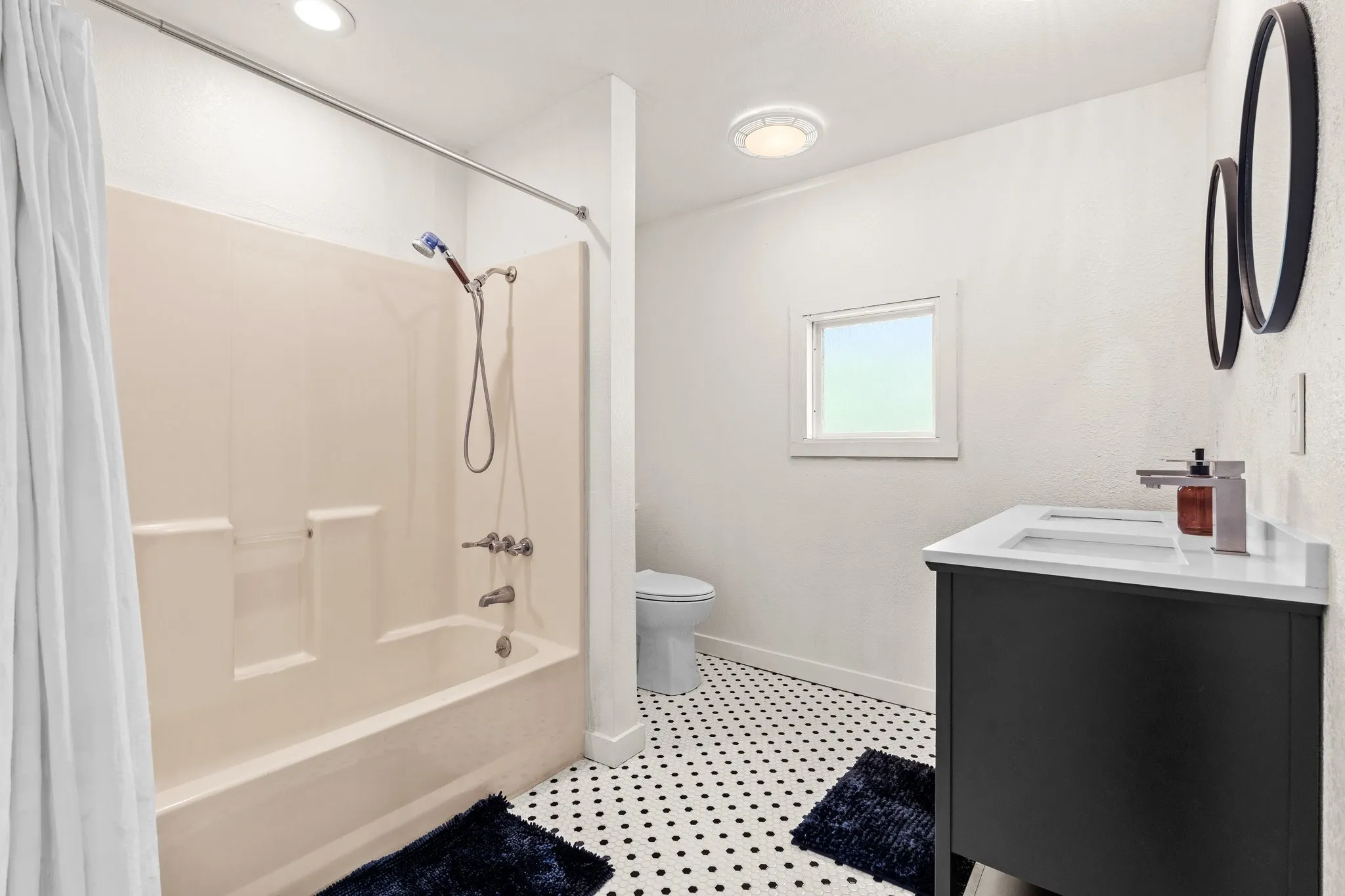 Single Family Residence For Sale in Parker County , 1550 S Stewart Street, Azle, Texas 76020, 1 Bedroom, 1 Bathroom, Garage spaces, 852 Sqft, built in 0, Preowned, mls#21144761, Real Estate Agent in Azle, Homes For Sale in Parker county, Homes For Sale in Azle, Realtor in Azle Texas, Real Estate Brokerage Independent Realty Texas, Luminita Cordes Realtor