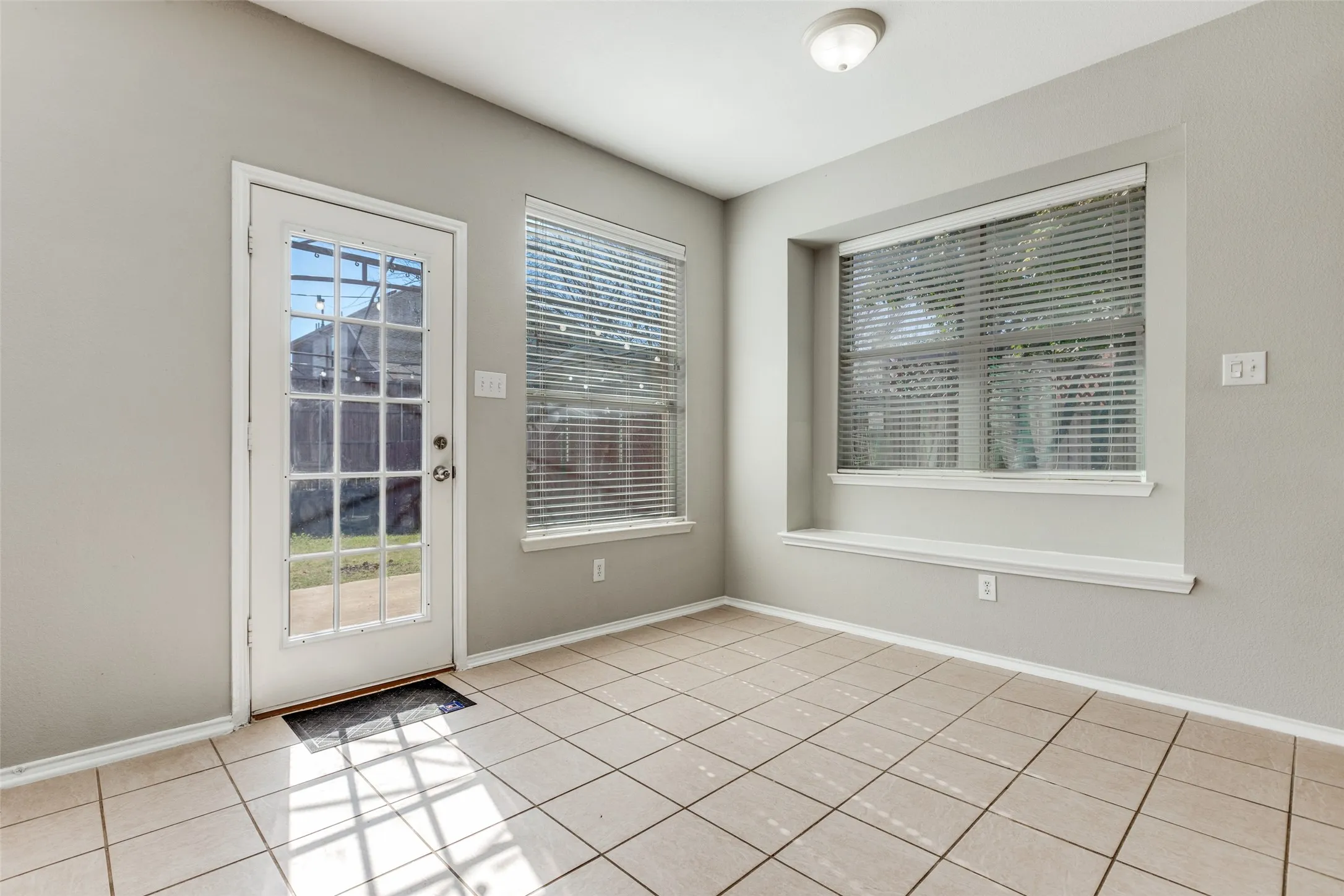 Single Family Residence For Sale in Dallas County , 1018 Spanish Moss Drive, Garland, Texas 75040, 4 Bedroom, 3 Bathroom, 2 Garage spaces, 2,598 Sqft, built in 2004, Preowned, mls#21144617, Real Estate Agent in Garland, Homes For Sale in Dallas county, Homes For Sale in Garland, Realtor in Garland Texas, Real Estate Brokerage Independent Realty Texas, Luminita Cordes Realtor