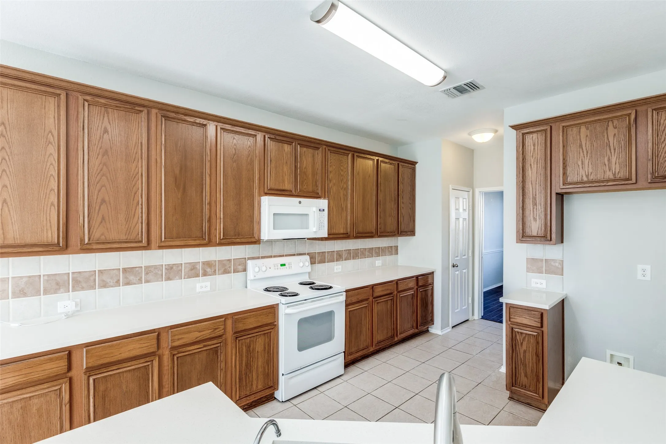 Single Family Residence For Sale in Dallas County , 1018 Spanish Moss Drive, Garland, Texas 75040, 4 Bedroom, 3 Bathroom, 2 Garage spaces, 2,598 Sqft, built in 2004, Preowned, mls#21144617, Real Estate Agent in Garland, Homes For Sale in Dallas county, Homes For Sale in Garland, Realtor in Garland Texas, Real Estate Brokerage Independent Realty Texas, Luminita Cordes Realtor