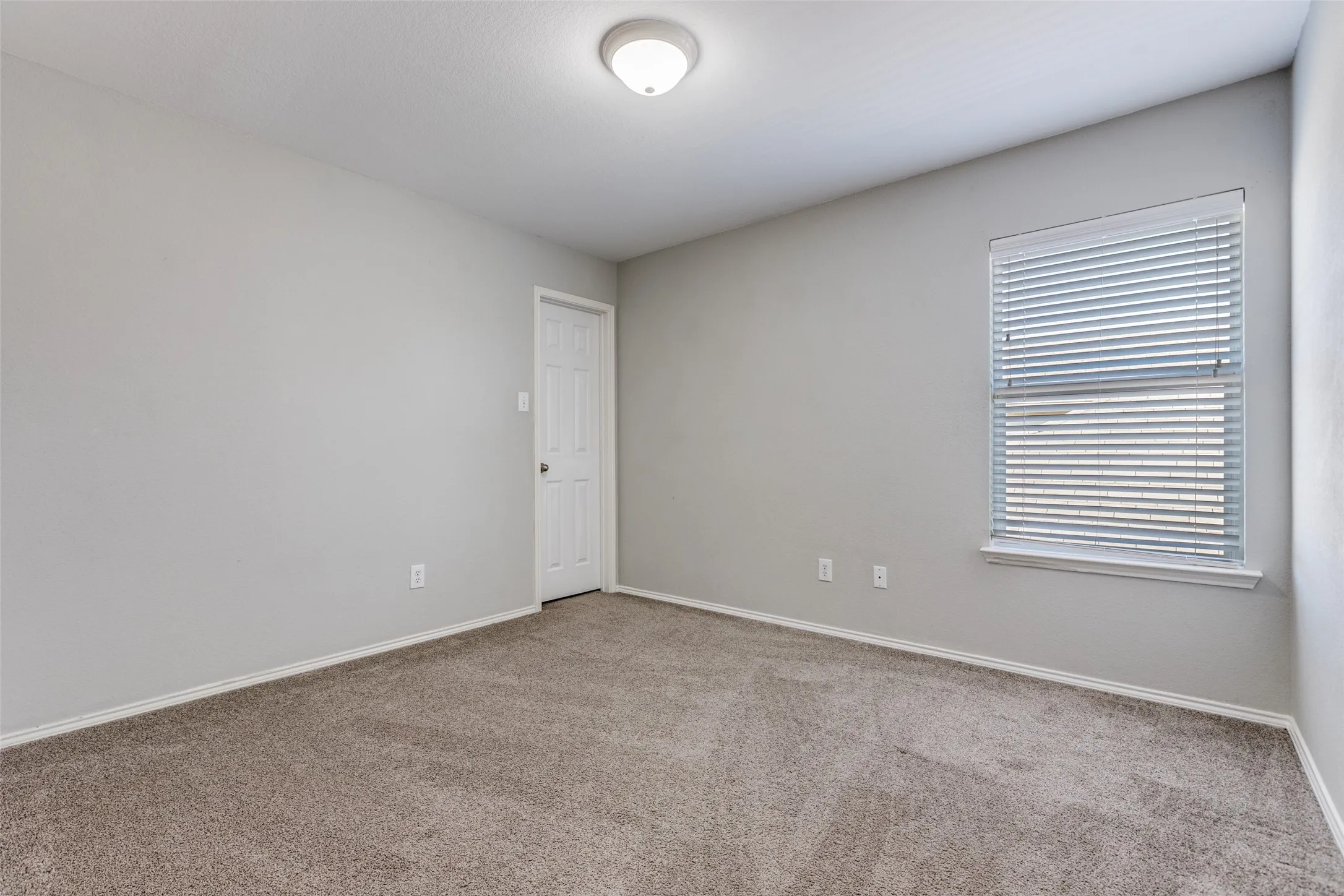 Single Family Residence For Sale in Dallas County , 1018 Spanish Moss Drive, Garland, Texas 75040, 4 Bedroom, 3 Bathroom, 2 Garage spaces, 2,598 Sqft, built in 2004, Preowned, mls#21144617, Real Estate Agent in Garland, Homes For Sale in Dallas county, Homes For Sale in Garland, Realtor in Garland Texas, Real Estate Brokerage Independent Realty Texas, Luminita Cordes Realtor