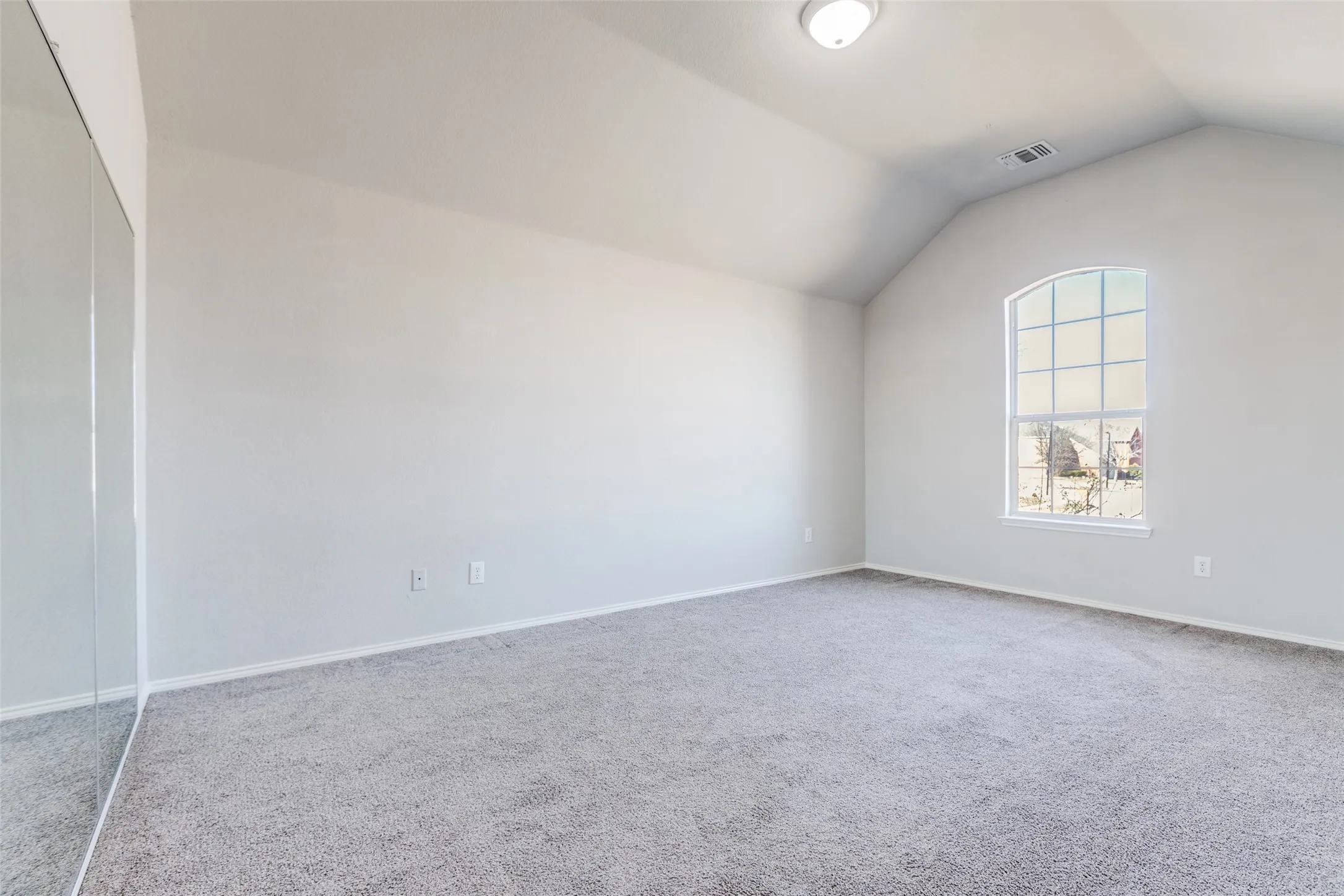 Single Family Residence For Sale in Dallas County , 1018 Spanish Moss Drive, Garland, Texas 75040, 4 Bedroom, 3 Bathroom, 2 Garage spaces, 2,598 Sqft, built in 2004, Preowned, mls#21144617, Real Estate Agent in Garland, Homes For Sale in Dallas county, Homes For Sale in Garland, Realtor in Garland Texas, Real Estate Brokerage Independent Realty Texas, Luminita Cordes Realtor