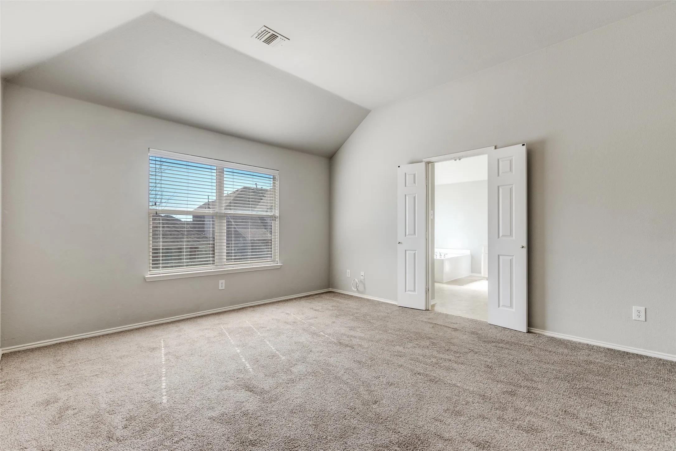 Single Family Residence For Sale in Dallas County , 1018 Spanish Moss Drive, Garland, Texas 75040, 4 Bedroom, 3 Bathroom, 2 Garage spaces, 2,598 Sqft, built in 2004, Preowned, mls#21144617, Real Estate Agent in Garland, Homes For Sale in Dallas county, Homes For Sale in Garland, Realtor in Garland Texas, Real Estate Brokerage Independent Realty Texas, Luminita Cordes Realtor
