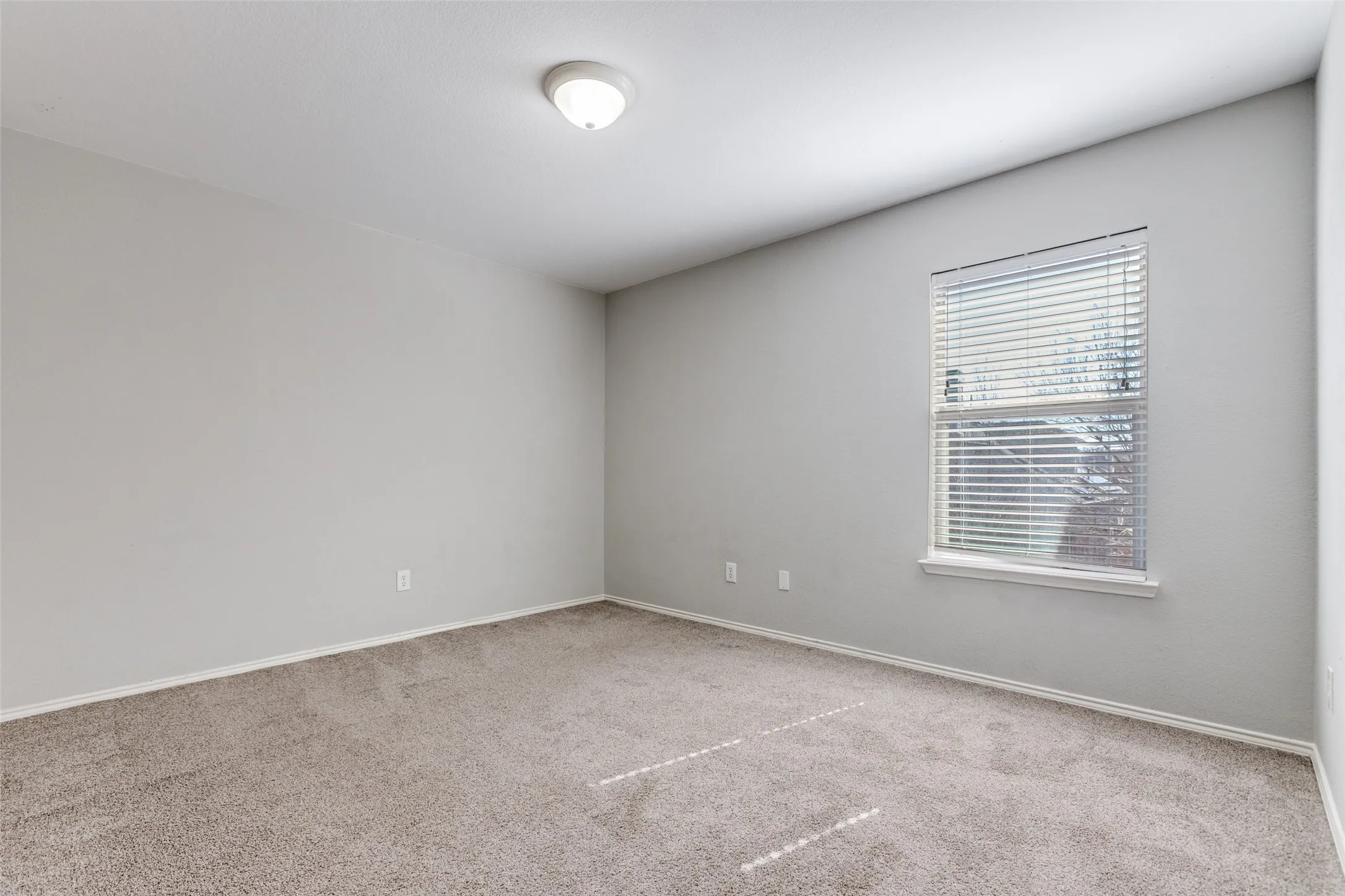 Single Family Residence For Sale in Dallas County , 1018 Spanish Moss Drive, Garland, Texas 75040, 4 Bedroom, 3 Bathroom, 2 Garage spaces, 2,598 Sqft, built in 2004, Preowned, mls#21144617, Real Estate Agent in Garland, Homes For Sale in Dallas county, Homes For Sale in Garland, Realtor in Garland Texas, Real Estate Brokerage Independent Realty Texas, Luminita Cordes Realtor