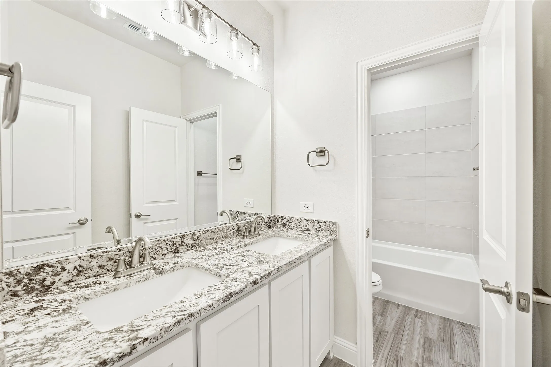 Single Family Residence For Sale in Ellis County , 603 Polaris Lane, Waxahachie, Texas 75165, 4 Bedroom, 3 Bathroom, 3 Garage spaces, 3,285 Sqft, built in 2025, New Construction - Complete, mls#21144865, Real Estate Agent in Waxahachie, Homes For Sale in Ellis county, Homes For Sale in Waxahachie, Realtor in Waxahachie Texas, Real Estate Brokerage Independent Realty Texas, Luminita Cordes Realtor