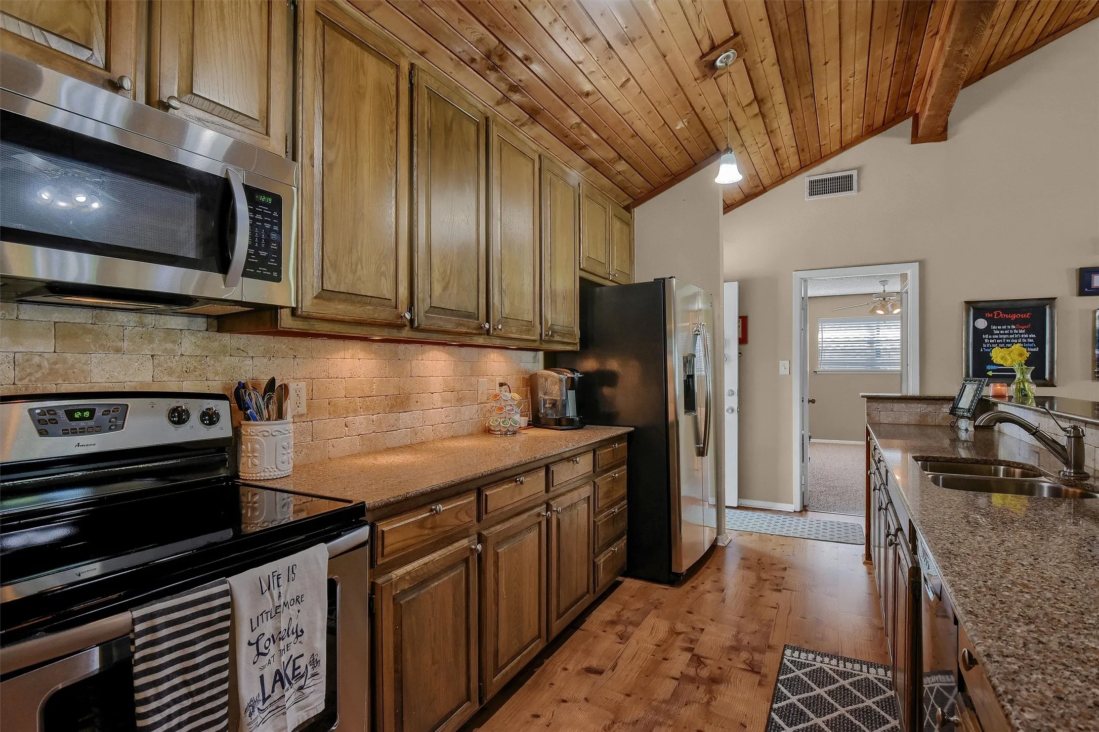 Single Family Residence For Sale in Cooke County , 1214 Kiowa Drive E, Lake Kiowa, Texas 76240, 5 Bedroom, 4 Bathroom, 2 Garage spaces, 2,355 Sqft, built in 1982, Preowned, mls#21144826, Real Estate Agent in Lake Kiowa, Homes For Sale in Cooke county, Homes For Sale in Lake Kiowa, Realtor in Lake Kiowa Texas, Real Estate Brokerage Independent Realty Texas, Luminita Cordes Realtor