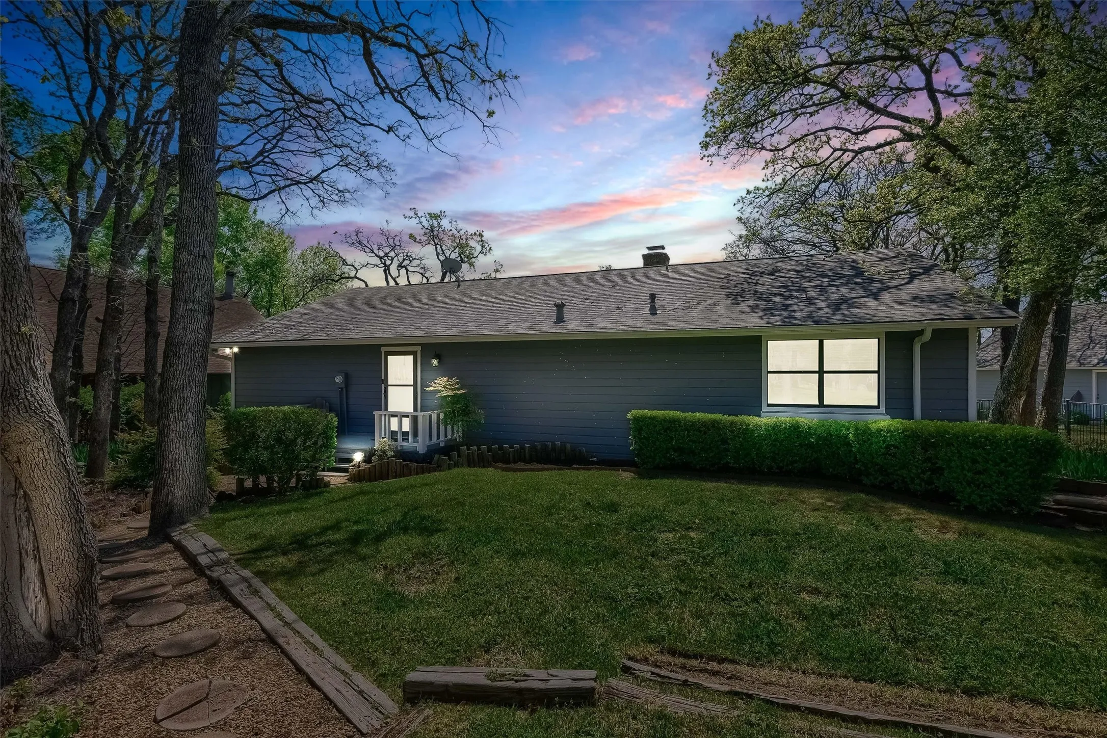 Single Family Residence For Sale in Cooke County , 1214 Kiowa Drive E, Lake Kiowa, Texas 76240, 5 Bedroom, 4 Bathroom, 2 Garage spaces, 2,355 Sqft, built in 1982, Preowned, mls#21144826, Real Estate Agent in Lake Kiowa, Homes For Sale in Cooke county, Homes For Sale in Lake Kiowa, Realtor in Lake Kiowa Texas, Real Estate Brokerage Independent Realty Texas, Luminita Cordes Realtor
