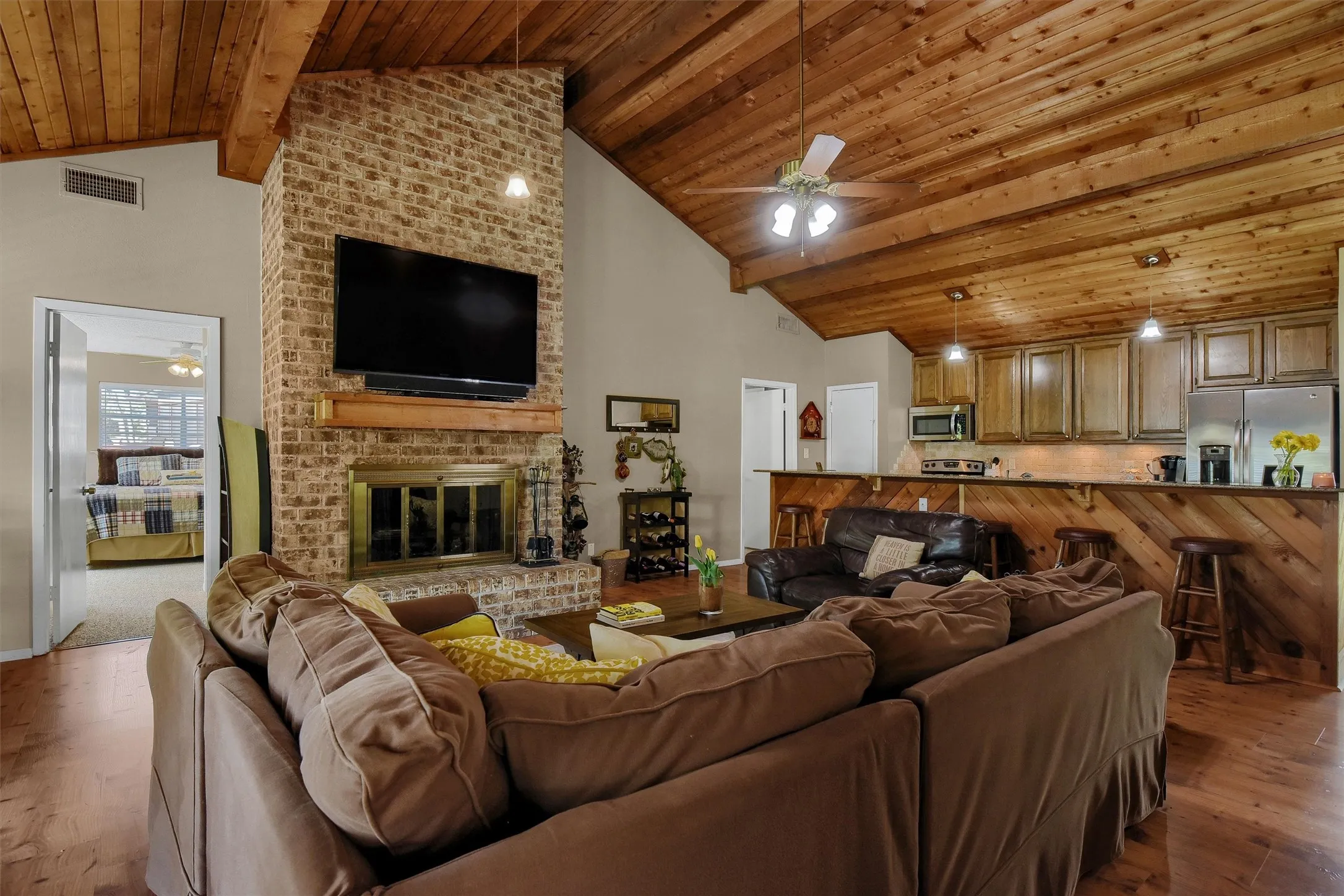 Single Family Residence For Sale in Cooke County , 1214 Kiowa Drive E, Lake Kiowa, Texas 76240, 5 Bedroom, 4 Bathroom, 2 Garage spaces, 2,355 Sqft, built in 1982, Preowned, mls#21144826, Real Estate Agent in Lake Kiowa, Homes For Sale in Cooke county, Homes For Sale in Lake Kiowa, Realtor in Lake Kiowa Texas, Real Estate Brokerage Independent Realty Texas, Luminita Cordes Realtor