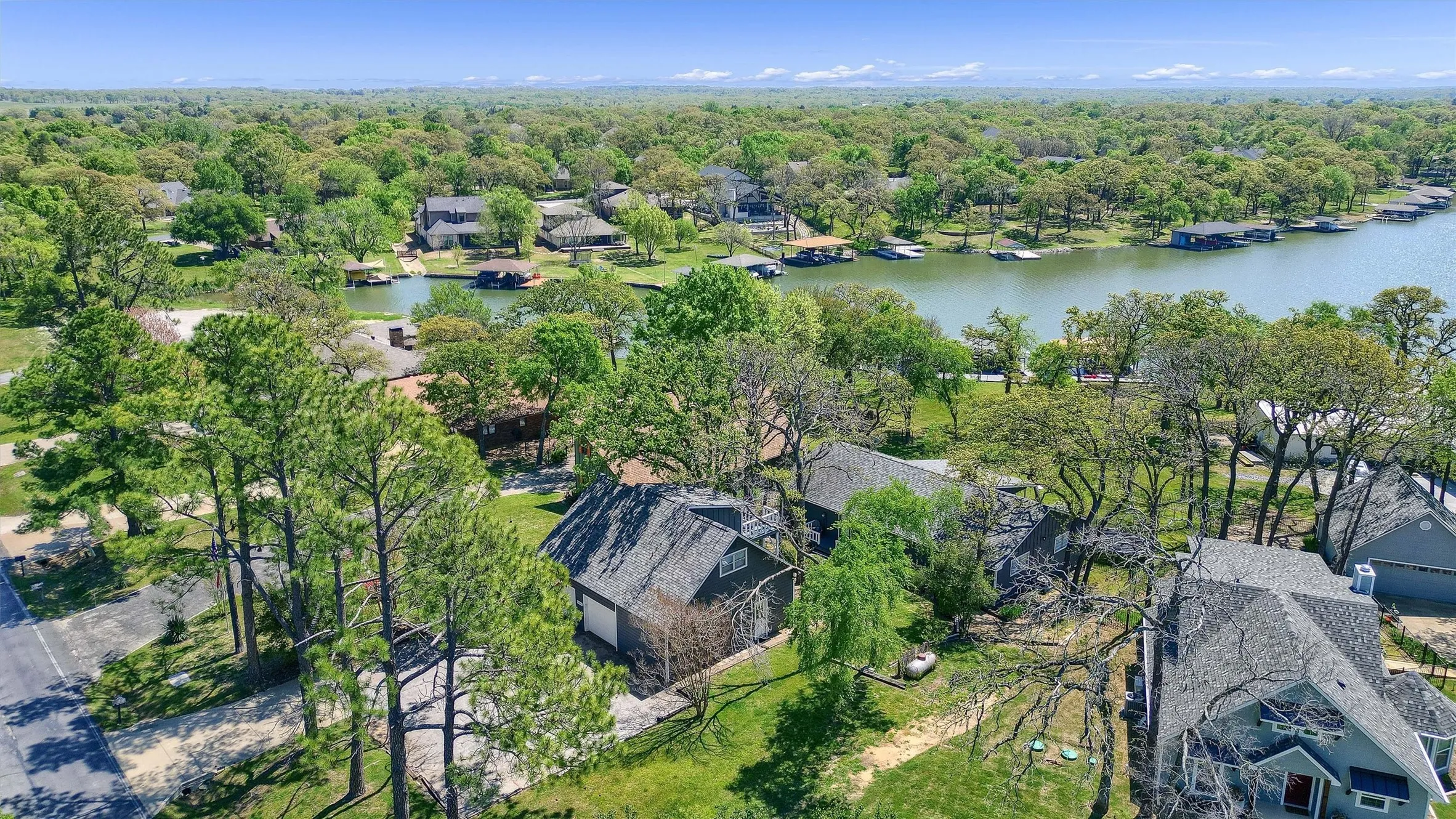Single Family Residence For Sale in Cooke County , 1214 Kiowa Drive E, Lake Kiowa, Texas 76240, 5 Bedroom, 4 Bathroom, 2 Garage spaces, 2,355 Sqft, built in 1982, Preowned, mls#21144826, Real Estate Agent in Lake Kiowa, Homes For Sale in Cooke county, Homes For Sale in Lake Kiowa, Realtor in Lake Kiowa Texas, Real Estate Brokerage Independent Realty Texas, Luminita Cordes Realtor