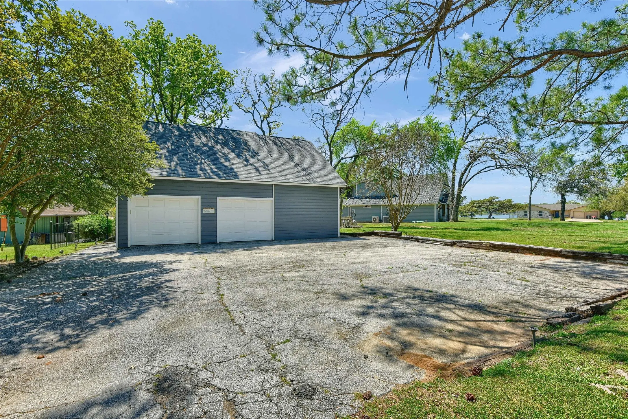 Single Family Residence For Sale in Cooke County , 1214 Kiowa Drive E, Lake Kiowa, Texas 76240, 5 Bedroom, 4 Bathroom, 2 Garage spaces, 2,355 Sqft, built in 1982, Preowned, mls#21144826, Real Estate Agent in Lake Kiowa, Homes For Sale in Cooke county, Homes For Sale in Lake Kiowa, Realtor in Lake Kiowa Texas, Real Estate Brokerage Independent Realty Texas, Luminita Cordes Realtor
