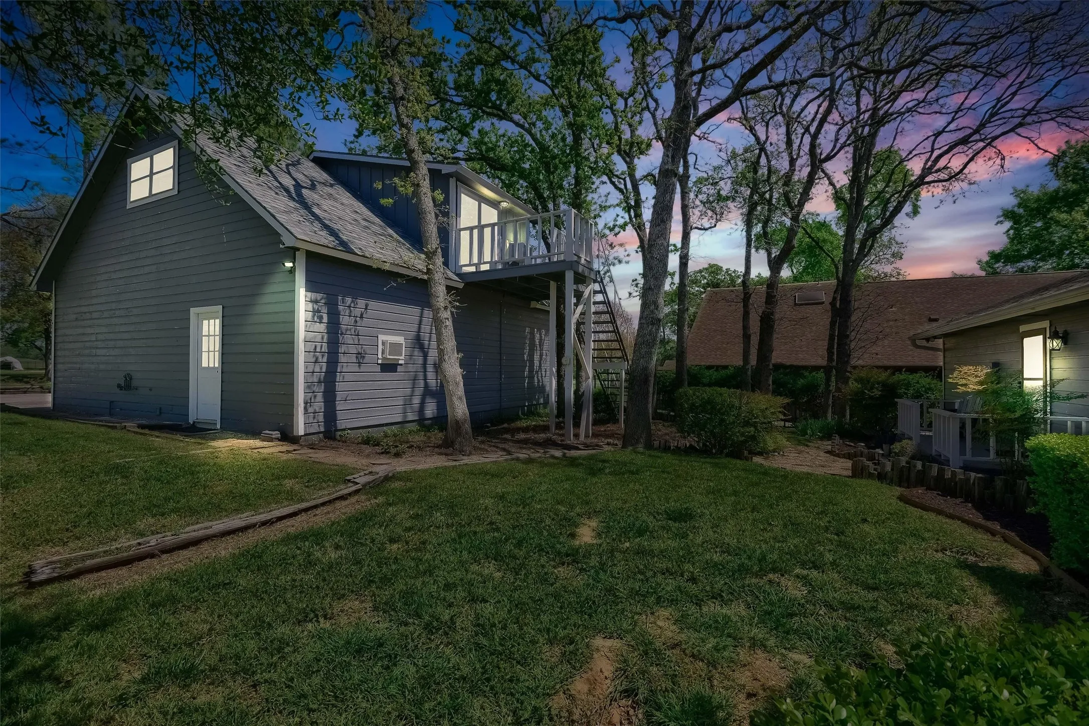 Single Family Residence For Sale in Cooke County , 1214 Kiowa Drive E, Lake Kiowa, Texas 76240, 5 Bedroom, 4 Bathroom, 2 Garage spaces, 2,355 Sqft, built in 1982, Preowned, mls#21144826, Real Estate Agent in Lake Kiowa, Homes For Sale in Cooke county, Homes For Sale in Lake Kiowa, Realtor in Lake Kiowa Texas, Real Estate Brokerage Independent Realty Texas, Luminita Cordes Realtor