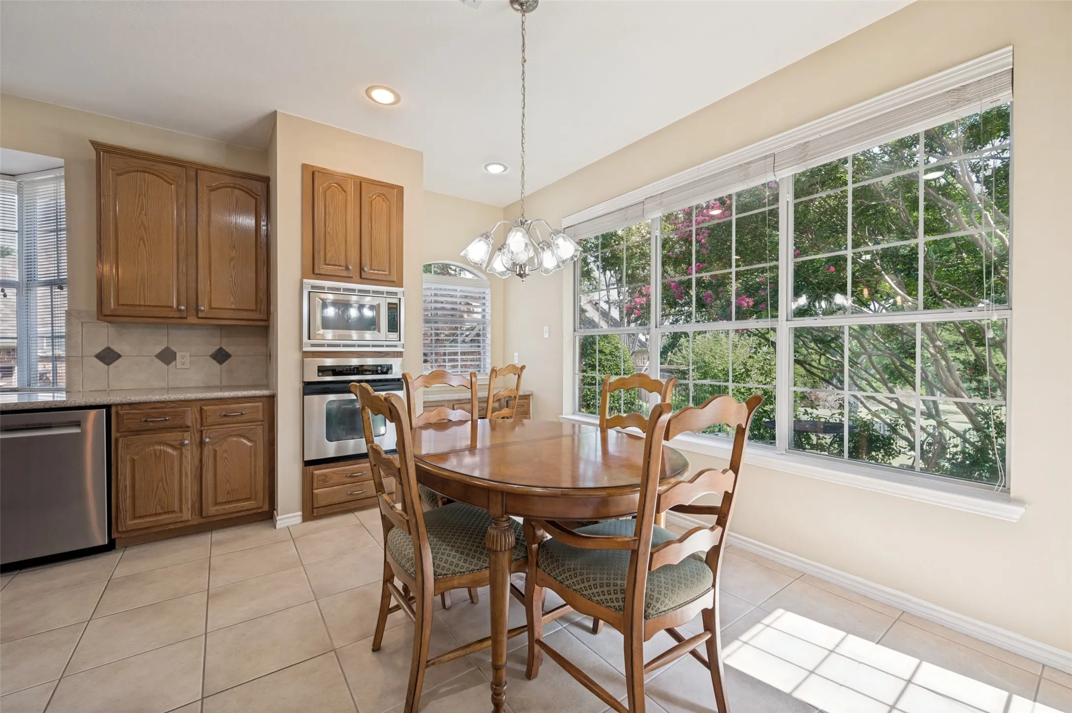 Single Family Residence For Sale in Collin County , 2808 Roundrock, Mc Kinney, Texas 75072, 4 Bedroom, 4 Bathroom, 2 Garage spaces, 3,578 Sqft, built in 1990, Preowned, mls#21144020, Real Estate Agent in Mc Kinney, Homes For Sale in Collin county, Homes For Sale in Mc Kinney, Realtor in Mc Kinney Texas, Real Estate Brokerage Independent Realty Texas, Luminita Cordes Realtor