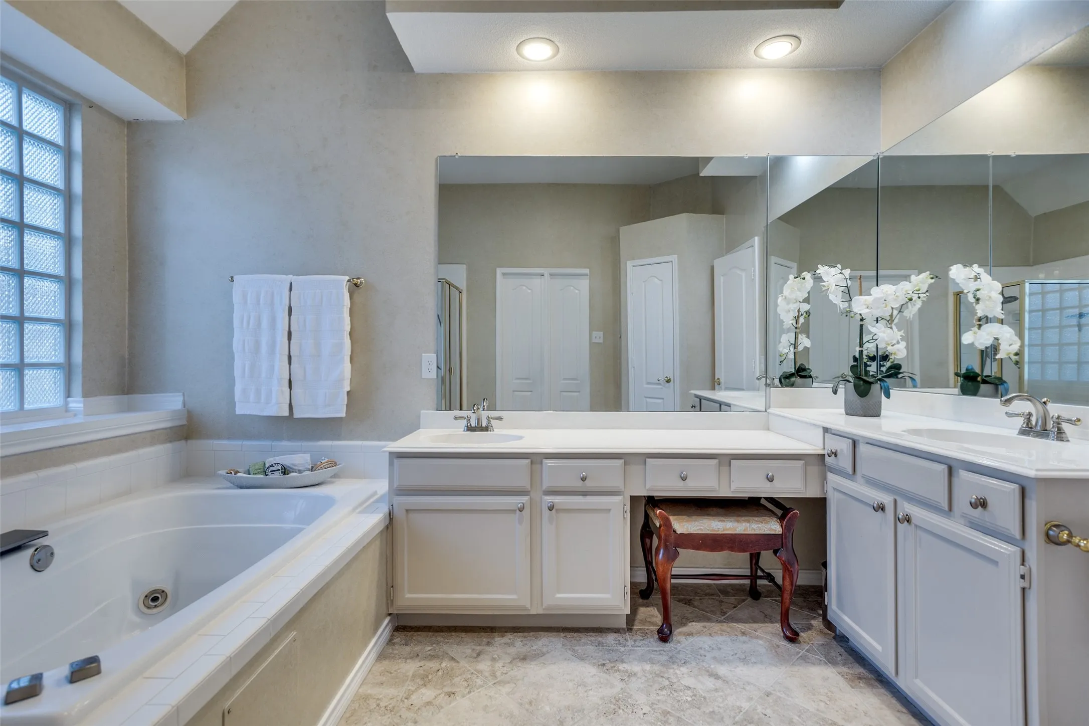 Primary bath has 2 sinks, jetted tub, linen closet and shower.
