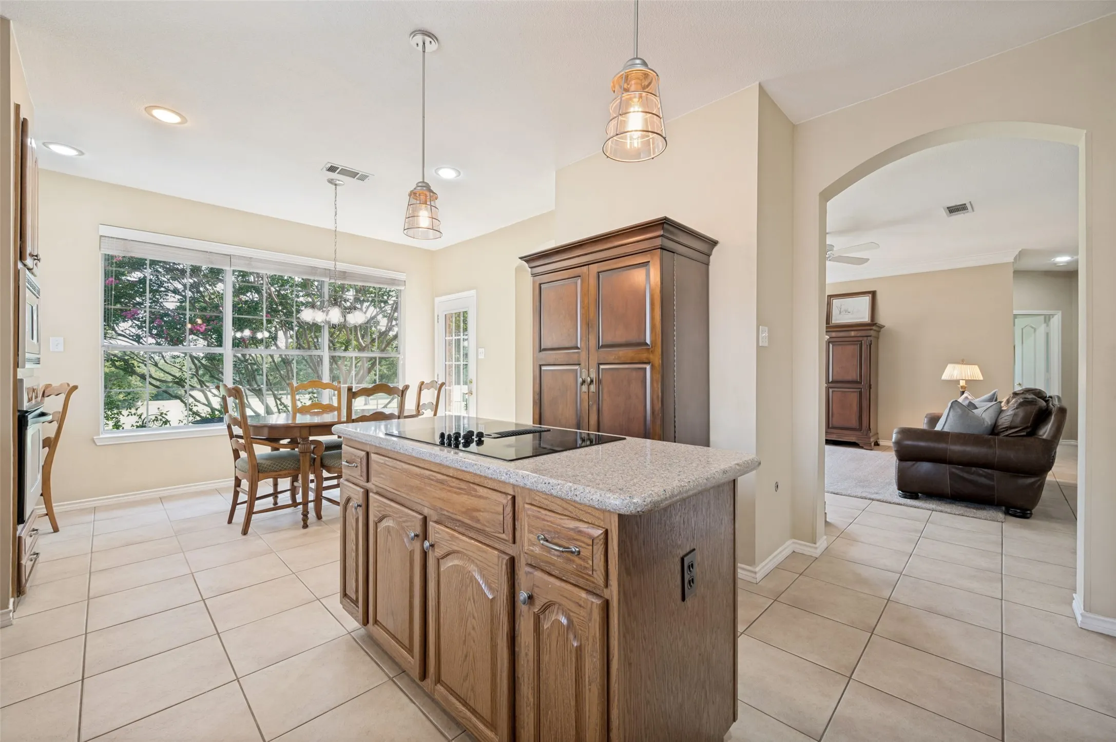 Single Family Residence For Sale in Collin County , 2808 Roundrock, Mc Kinney, Texas 75072, 4 Bedroom, 4 Bathroom, 2 Garage spaces, 3,578 Sqft, built in 1990, Preowned, mls#21144020, Real Estate Agent in Mc Kinney, Homes For Sale in Collin county, Homes For Sale in Mc Kinney, Realtor in Mc Kinney Texas, Real Estate Brokerage Independent Realty Texas, Luminita Cordes Realtor