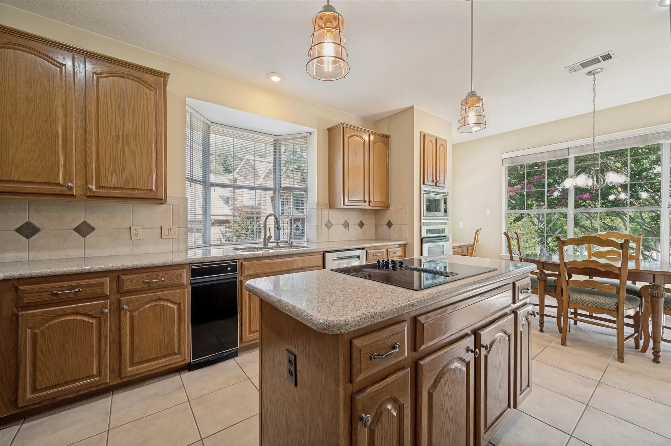 Single Family Residence For Sale in Collin County , 2808 Roundrock, Mc Kinney, Texas 75072, 4 Bedroom, 4 Bathroom, 2 Garage spaces, 3,578 Sqft, built in 1990, Preowned, mls#21144020, Real Estate Agent in Mc Kinney, Homes For Sale in Collin county, Homes For Sale in Mc Kinney, Realtor in Mc Kinney Texas, Real Estate Brokerage Independent Realty Texas, Luminita Cordes Realtor