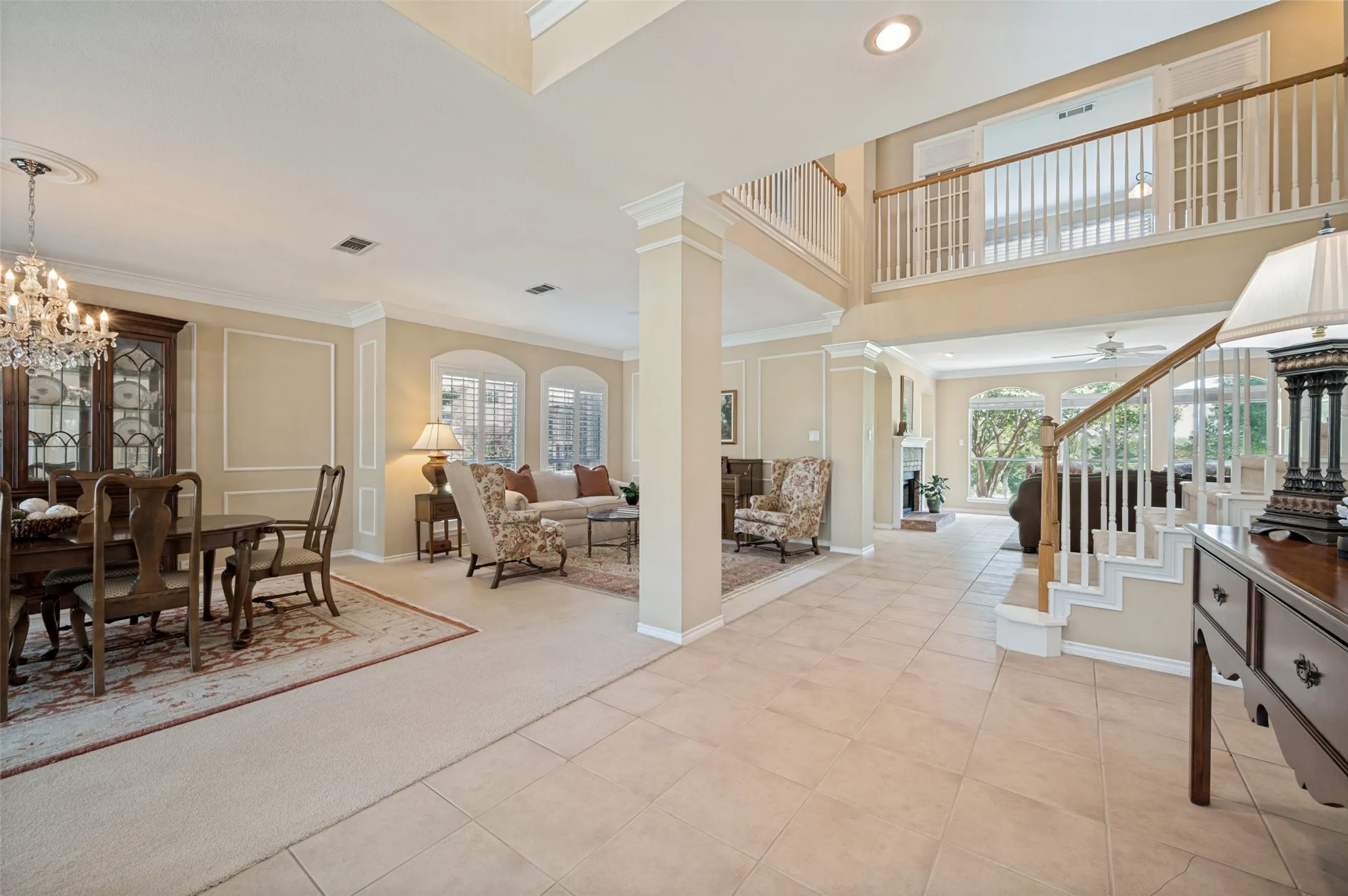 Light, continuous flooring and all the way to the view of golf course out the back!