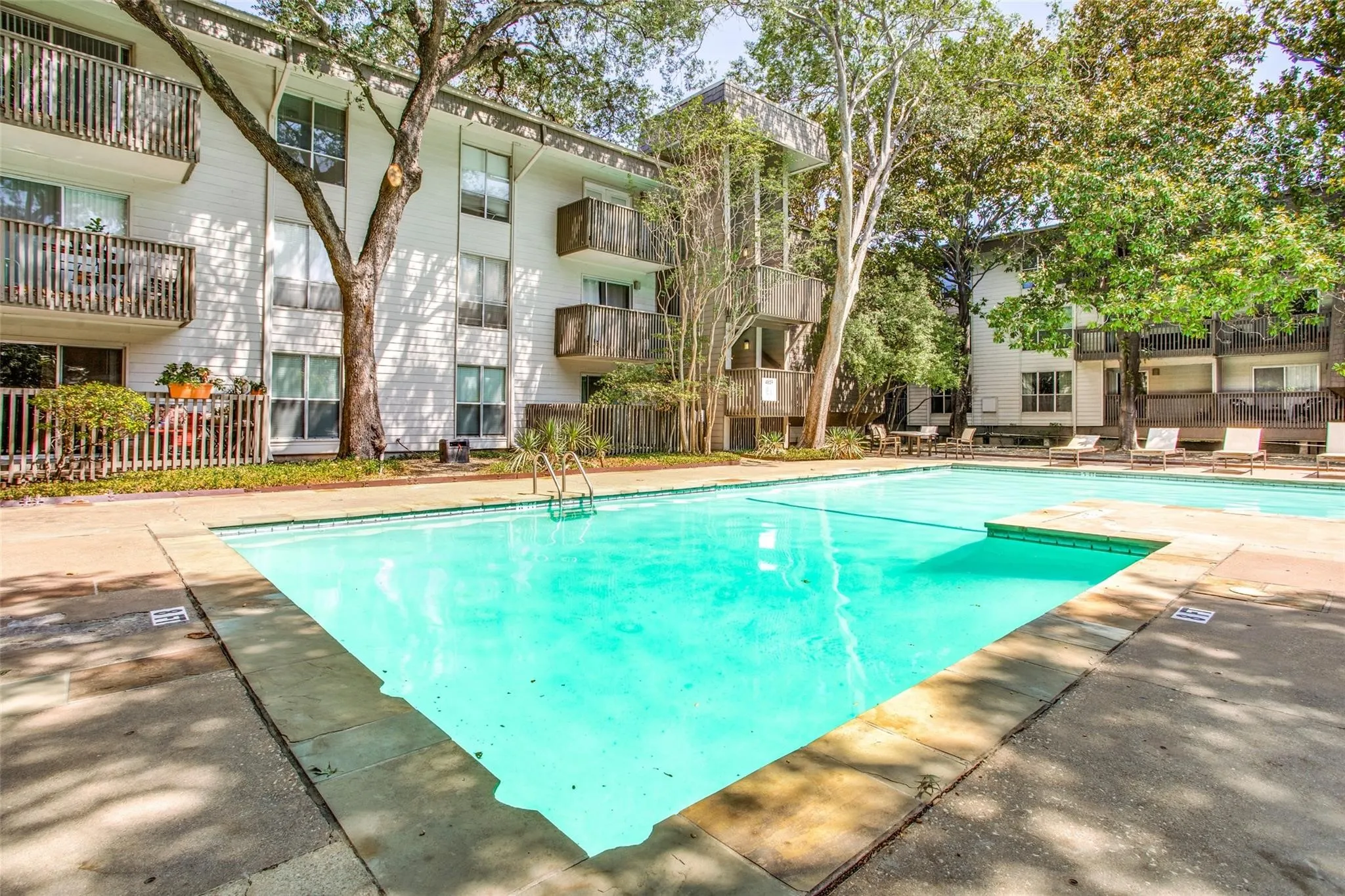 Condominium For Sale in Dallas County , 4859 Cedar Springs Road 136, Dallas, Texas 75219, 1 Bedroom, 1 Bathroom, Garage spaces, 629 Sqft, built in 1970, Preowned, mls#21144981, Real Estate Agent in Dallas, Homes For Sale in Dallas county, Homes For Sale in Dallas, Realtor in Dallas Texas, Real Estate Brokerage Independent Realty Texas, Luminita Cordes Realtor