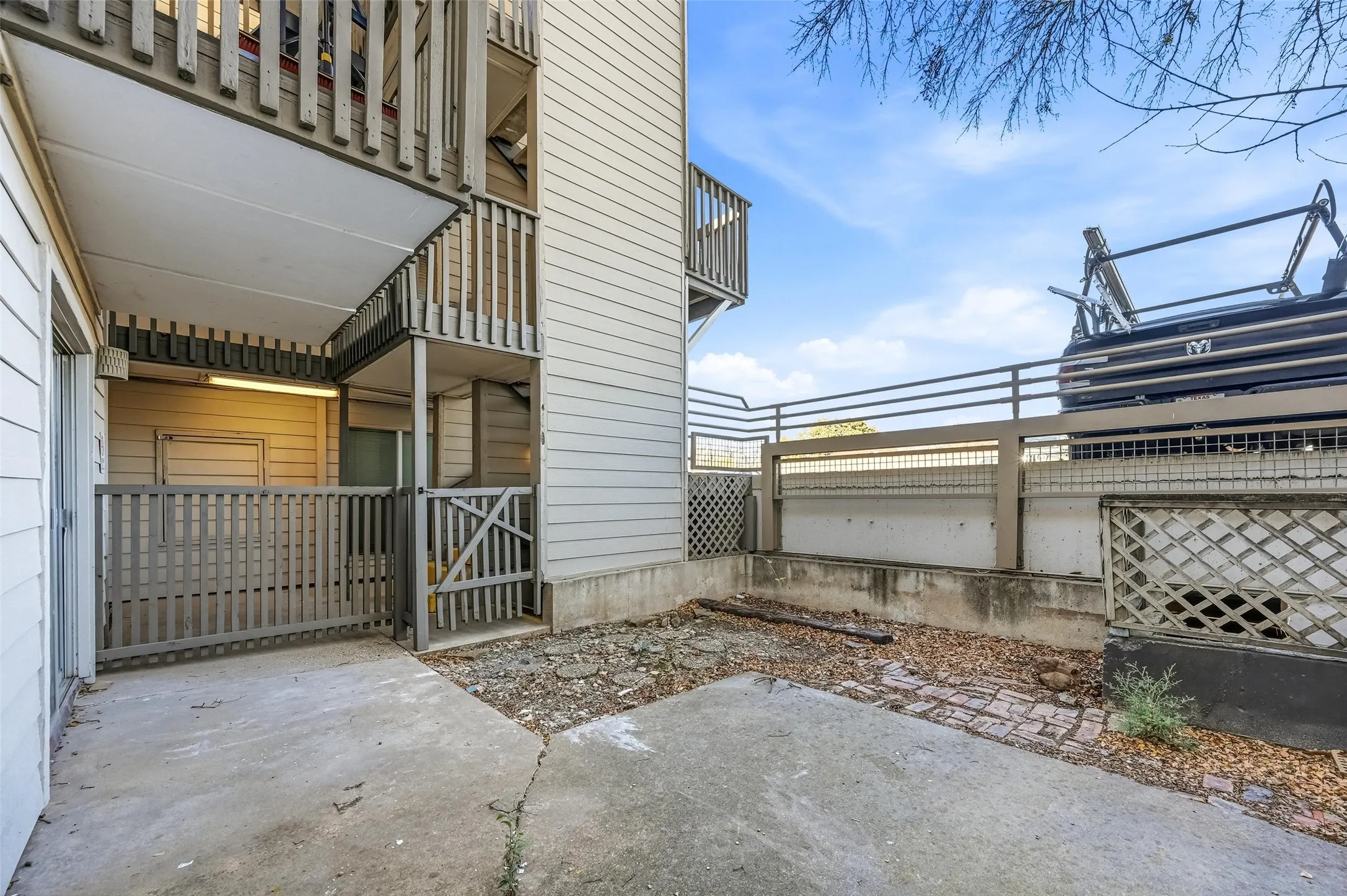 Condominium For Sale in Dallas County , 4859 Cedar Springs Road 136, Dallas, Texas 75219, 1 Bedroom, 1 Bathroom, Garage spaces, 629 Sqft, built in 1970, Preowned, mls#21144981, Real Estate Agent in Dallas, Homes For Sale in Dallas county, Homes For Sale in Dallas, Realtor in Dallas Texas, Real Estate Brokerage Independent Realty Texas, Luminita Cordes Realtor