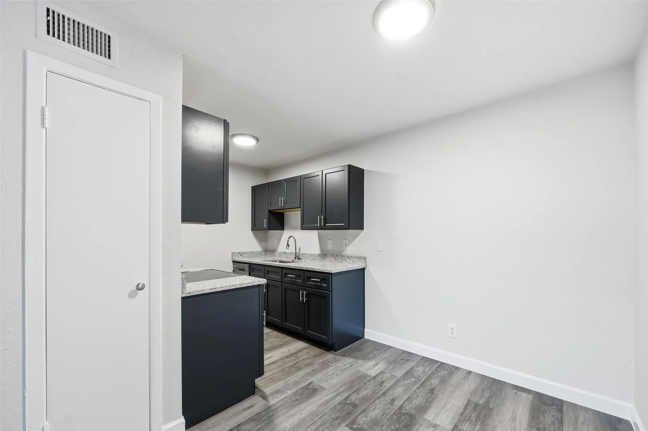 Condominium For Sale in Dallas County , 4859 Cedar Springs Road 136, Dallas, Texas 75219, 1 Bedroom, 1 Bathroom, Garage spaces, 629 Sqft, built in 1970, Preowned, mls#21144981, Real Estate Agent in Dallas, Homes For Sale in Dallas county, Homes For Sale in Dallas, Realtor in Dallas Texas, Real Estate Brokerage Independent Realty Texas, Luminita Cordes Realtor