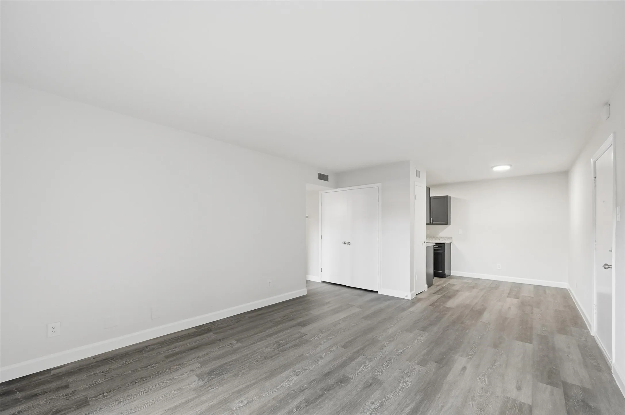 Condominium For Sale in Dallas County , 4859 Cedar Springs Road 136, Dallas, Texas 75219, 1 Bedroom, 1 Bathroom, Garage spaces, 629 Sqft, built in 1970, Preowned, mls#21144981, Real Estate Agent in Dallas, Homes For Sale in Dallas county, Homes For Sale in Dallas, Realtor in Dallas Texas, Real Estate Brokerage Independent Realty Texas, Luminita Cordes Realtor