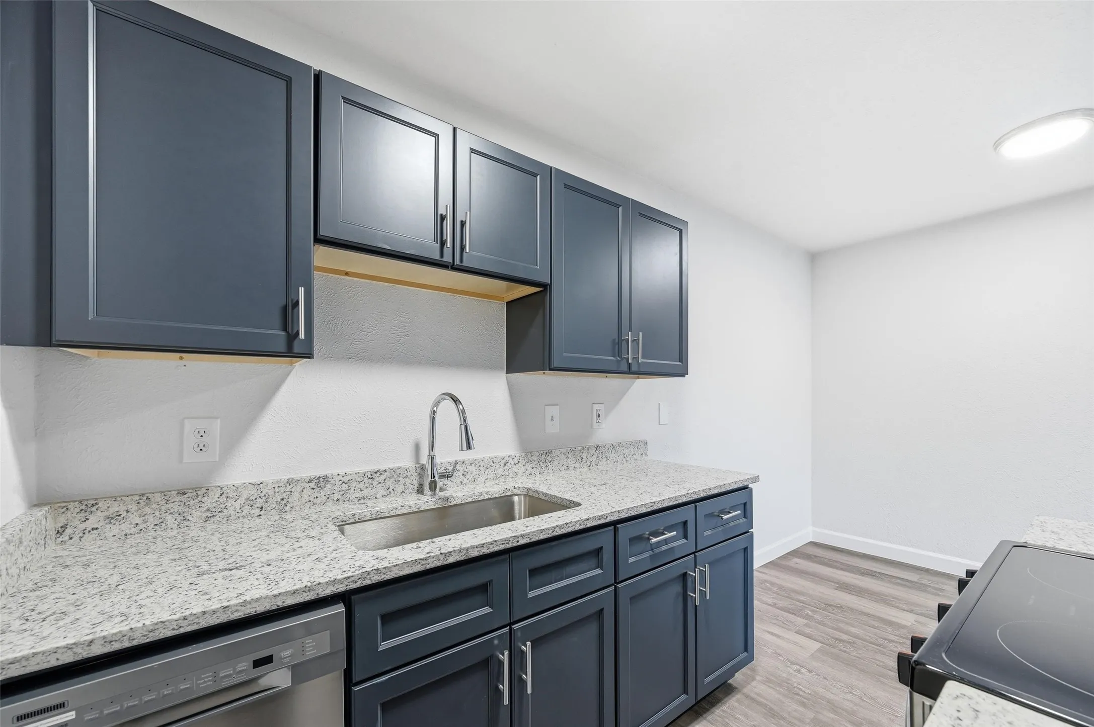 Condominium For Sale in Dallas County , 4859 Cedar Springs Road 136, Dallas, Texas 75219, 1 Bedroom, 1 Bathroom, Garage spaces, 629 Sqft, built in 1970, Preowned, mls#21144981, Real Estate Agent in Dallas, Homes For Sale in Dallas county, Homes For Sale in Dallas, Realtor in Dallas Texas, Real Estate Brokerage Independent Realty Texas, Luminita Cordes Realtor