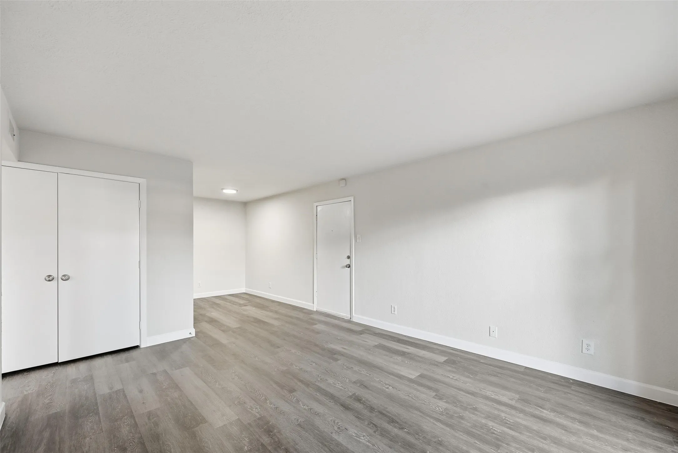 Condominium For Sale in Dallas County , 4859 Cedar Springs Road 136, Dallas, Texas 75219, 1 Bedroom, 1 Bathroom, Garage spaces, 629 Sqft, built in 1970, Preowned, mls#21144981, Real Estate Agent in Dallas, Homes For Sale in Dallas county, Homes For Sale in Dallas, Realtor in Dallas Texas, Real Estate Brokerage Independent Realty Texas, Luminita Cordes Realtor