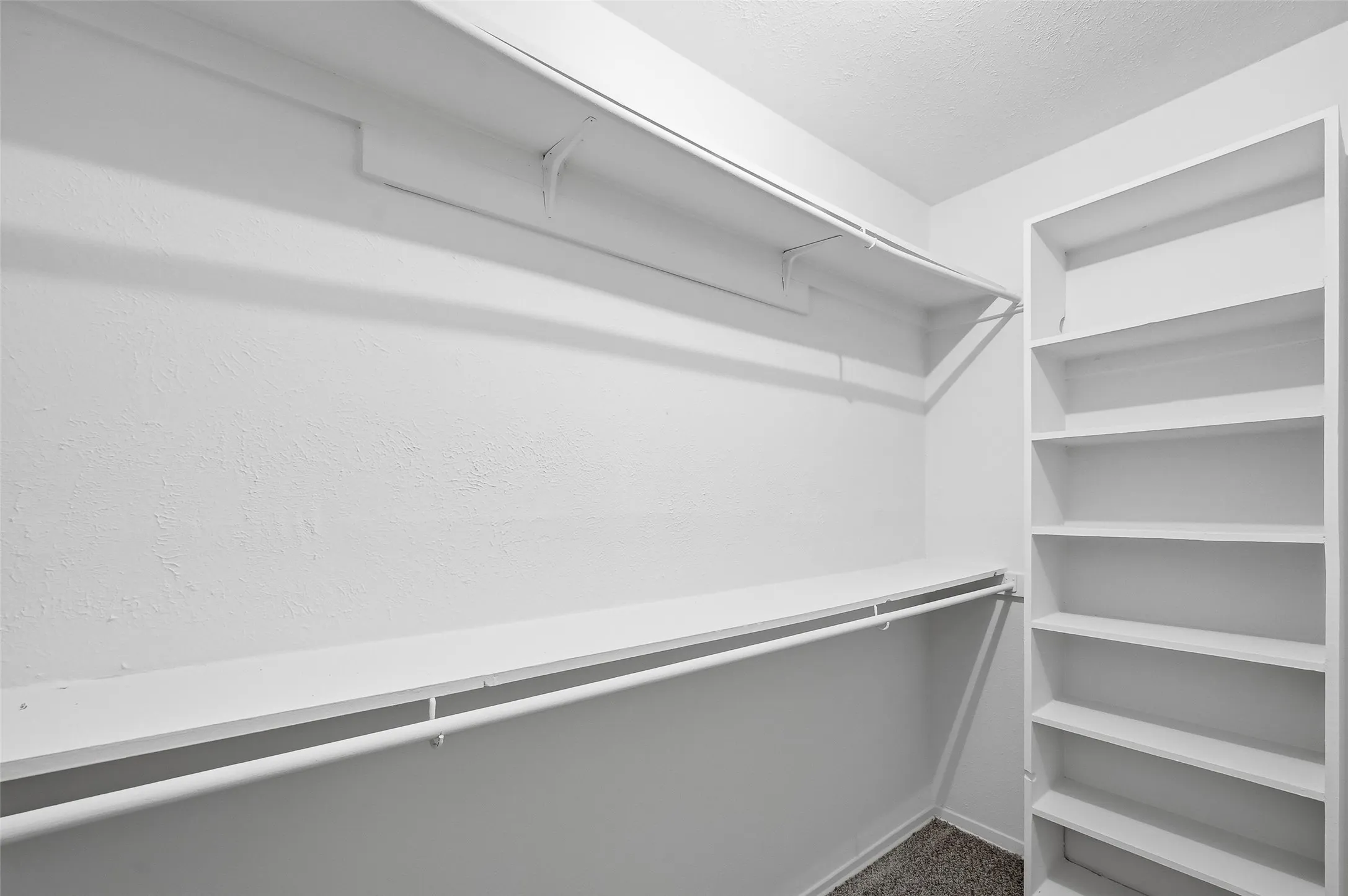 Condominium For Sale in Dallas County , 4859 Cedar Springs Road 136, Dallas, Texas 75219, 1 Bedroom, 1 Bathroom, Garage spaces, 629 Sqft, built in 1970, Preowned, mls#21144981, Real Estate Agent in Dallas, Homes For Sale in Dallas county, Homes For Sale in Dallas, Realtor in Dallas Texas, Real Estate Brokerage Independent Realty Texas, Luminita Cordes Realtor