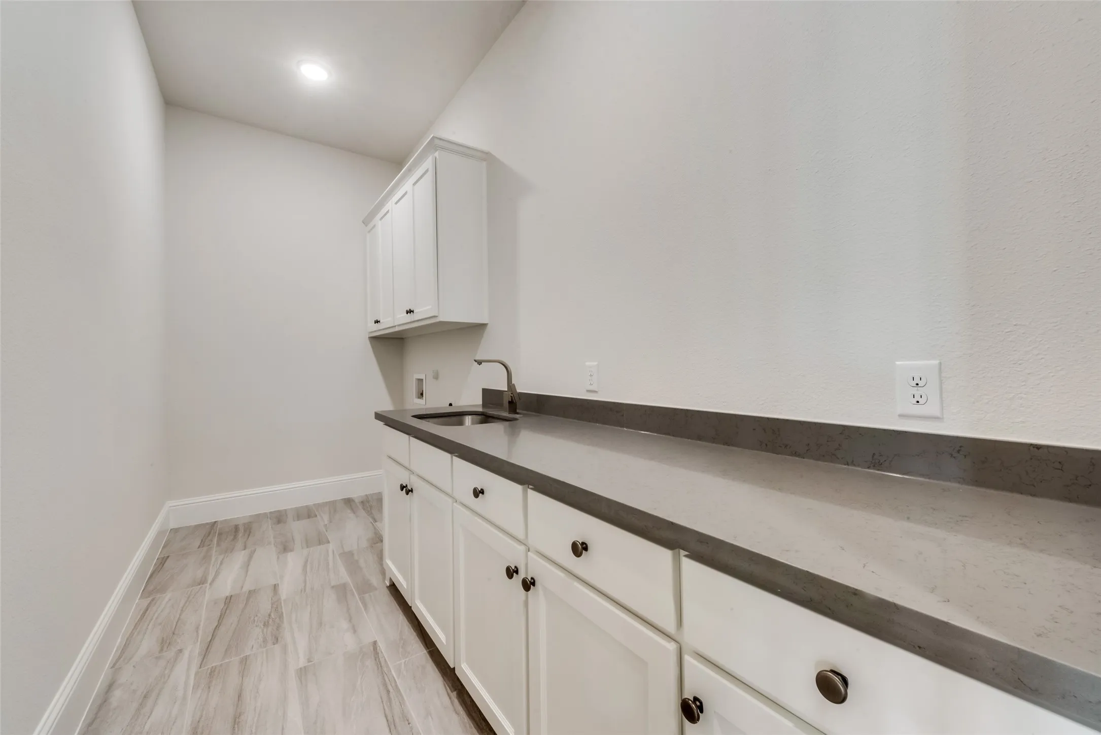 1st floor laundry room/utility room