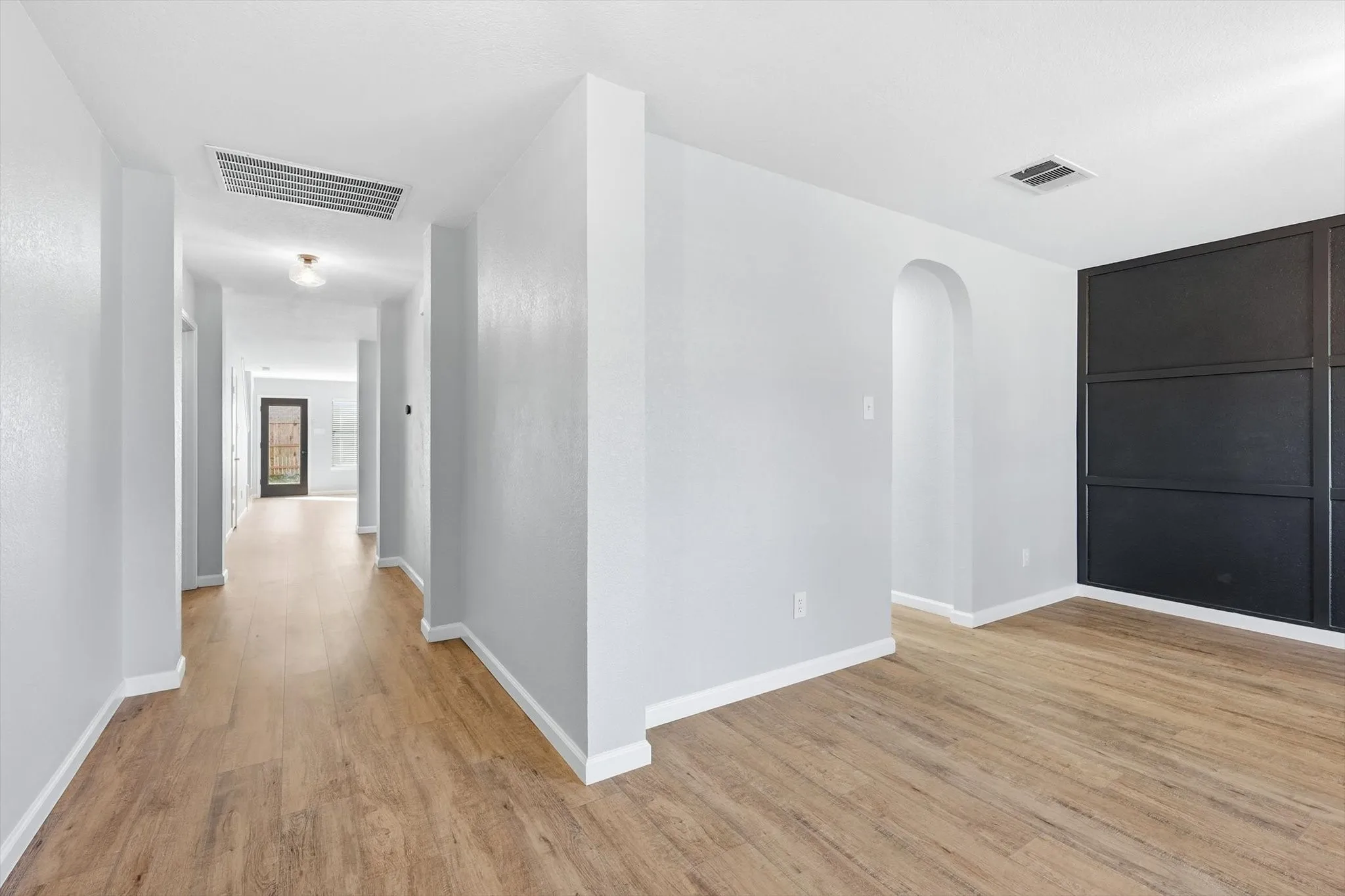 Single Family Residence For Sale in Tarrant County , 10733 Kittering Trail, Fort Worth, Texas 76052, 4 Bedroom, 3 Bathroom, 2 Garage spaces, 3,129 Sqft, built in 2006, Preowned, mls#21145168, Real Estate Agent in Fort Worth, Homes For Sale in Tarrant county, Homes For Sale in Fort Worth, Realtor in Fort Worth Texas, Real Estate Brokerage Independent Realty Texas, Luminita Cordes Realtor