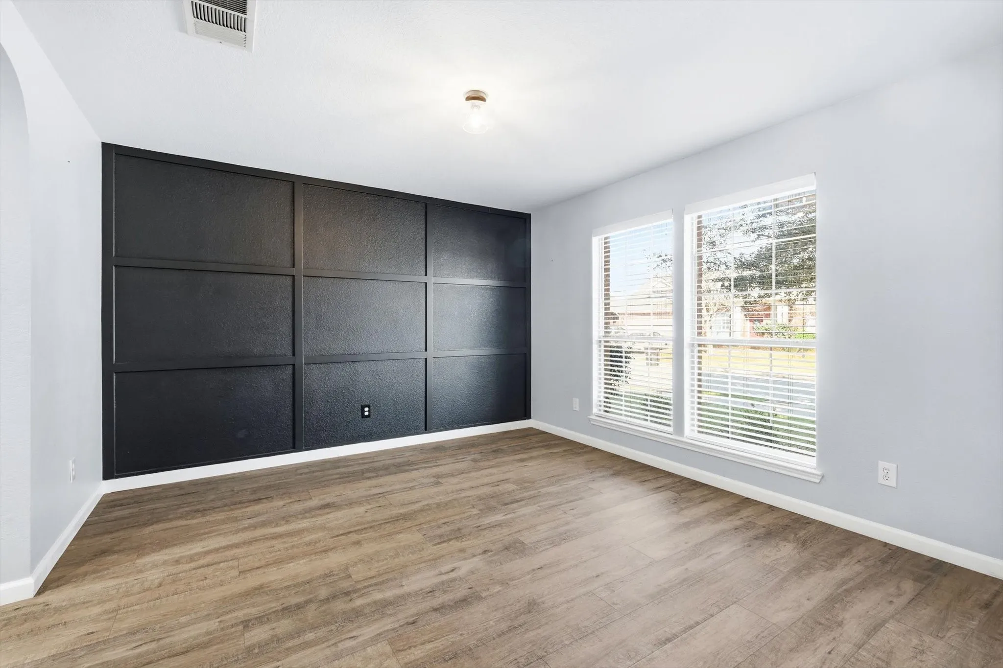 Single Family Residence For Sale in Tarrant County , 10733 Kittering Trail, Fort Worth, Texas 76052, 4 Bedroom, 3 Bathroom, 2 Garage spaces, 3,129 Sqft, built in 2006, Preowned, mls#21145168, Real Estate Agent in Fort Worth, Homes For Sale in Tarrant county, Homes For Sale in Fort Worth, Realtor in Fort Worth Texas, Real Estate Brokerage Independent Realty Texas, Luminita Cordes Realtor