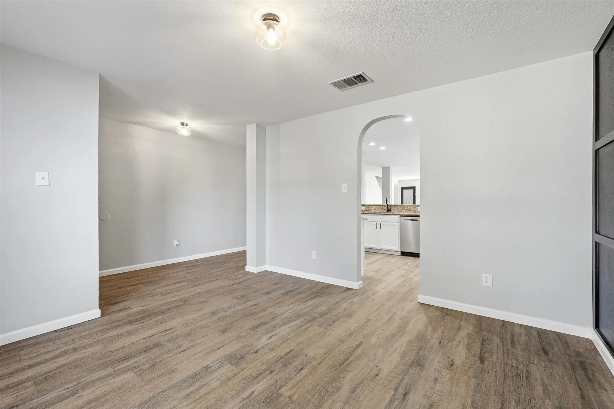 Single Family Residence For Sale in Tarrant County , 10733 Kittering Trail, Fort Worth, Texas 76052, 4 Bedroom, 3 Bathroom, 2 Garage spaces, 3,129 Sqft, built in 2006, Preowned, mls#21145168, Real Estate Agent in Fort Worth, Homes For Sale in Tarrant county, Homes For Sale in Fort Worth, Realtor in Fort Worth Texas, Real Estate Brokerage Independent Realty Texas, Luminita Cordes Realtor