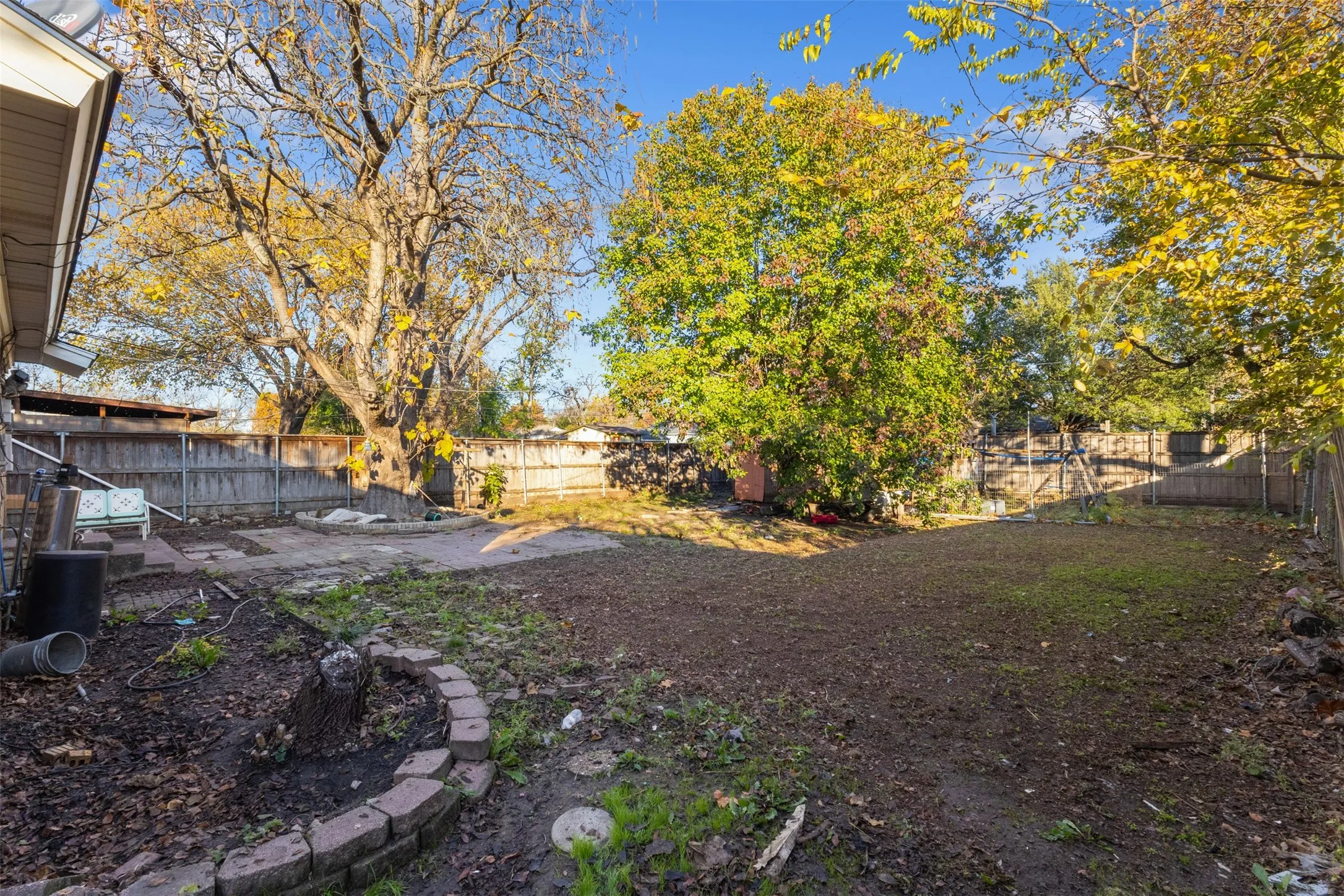 Single Family Residence For Sale in Dallas County , 833 Dent Street, Garland, Texas 75040, 3 Bedroom, 1 Bathroom, Garage spaces, 1,048 Sqft, built in 1950, mls#21141435, Real Estate Agent in Garland, Homes For Sale in Dallas county, Homes For Sale in Garland, Realtor in Garland Texas, Real Estate Brokerage Independent Realty Texas, Luminita Cordes Realtor