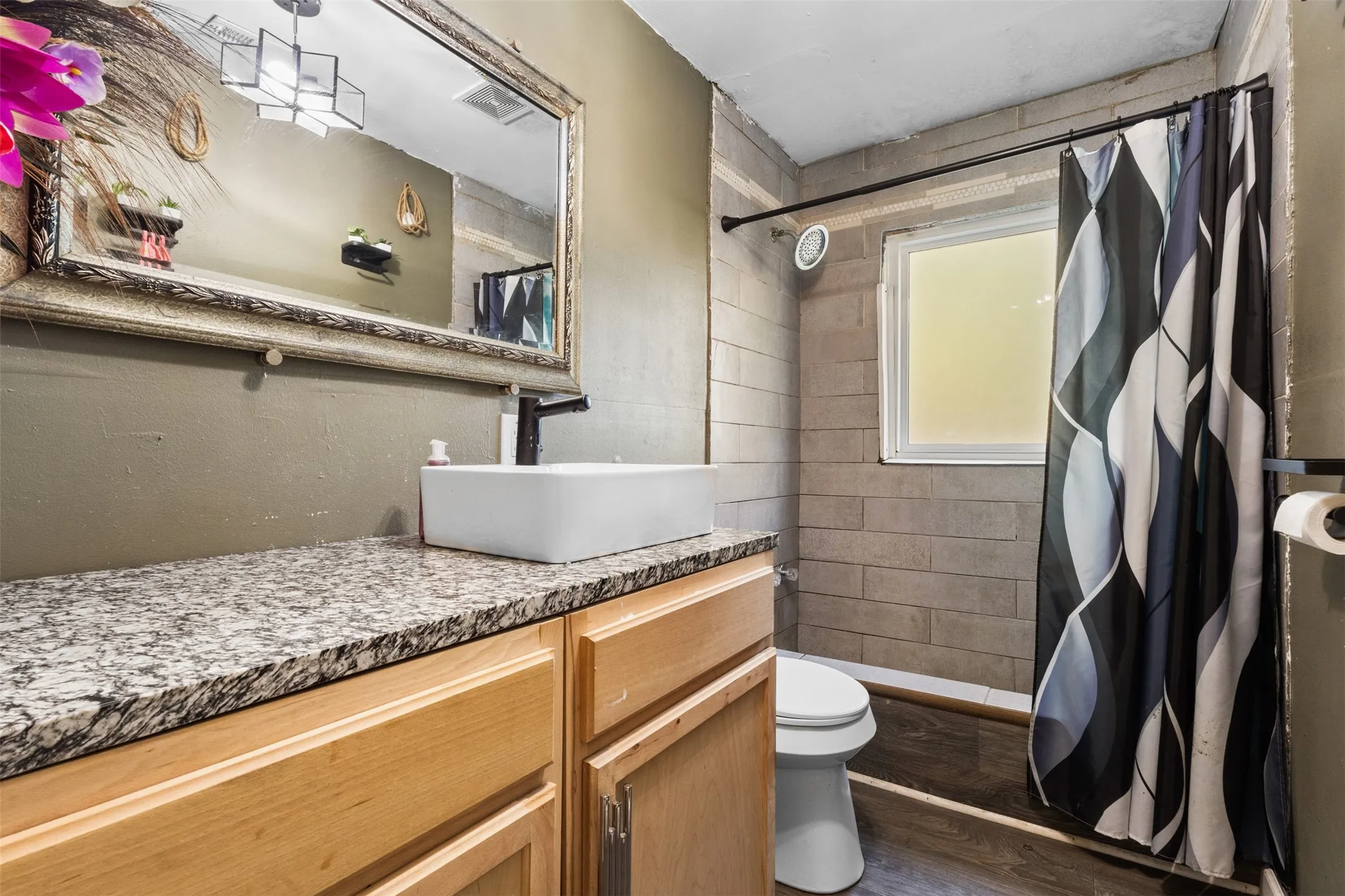 Single Family Residence For Sale in Dallas County , 833 Dent Street, Garland, Texas 75040, 3 Bedroom, 1 Bathroom, Garage spaces, 1,048 Sqft, built in 1950, mls#21141435, Real Estate Agent in Garland, Homes For Sale in Dallas county, Homes For Sale in Garland, Realtor in Garland Texas, Real Estate Brokerage Independent Realty Texas, Luminita Cordes Realtor