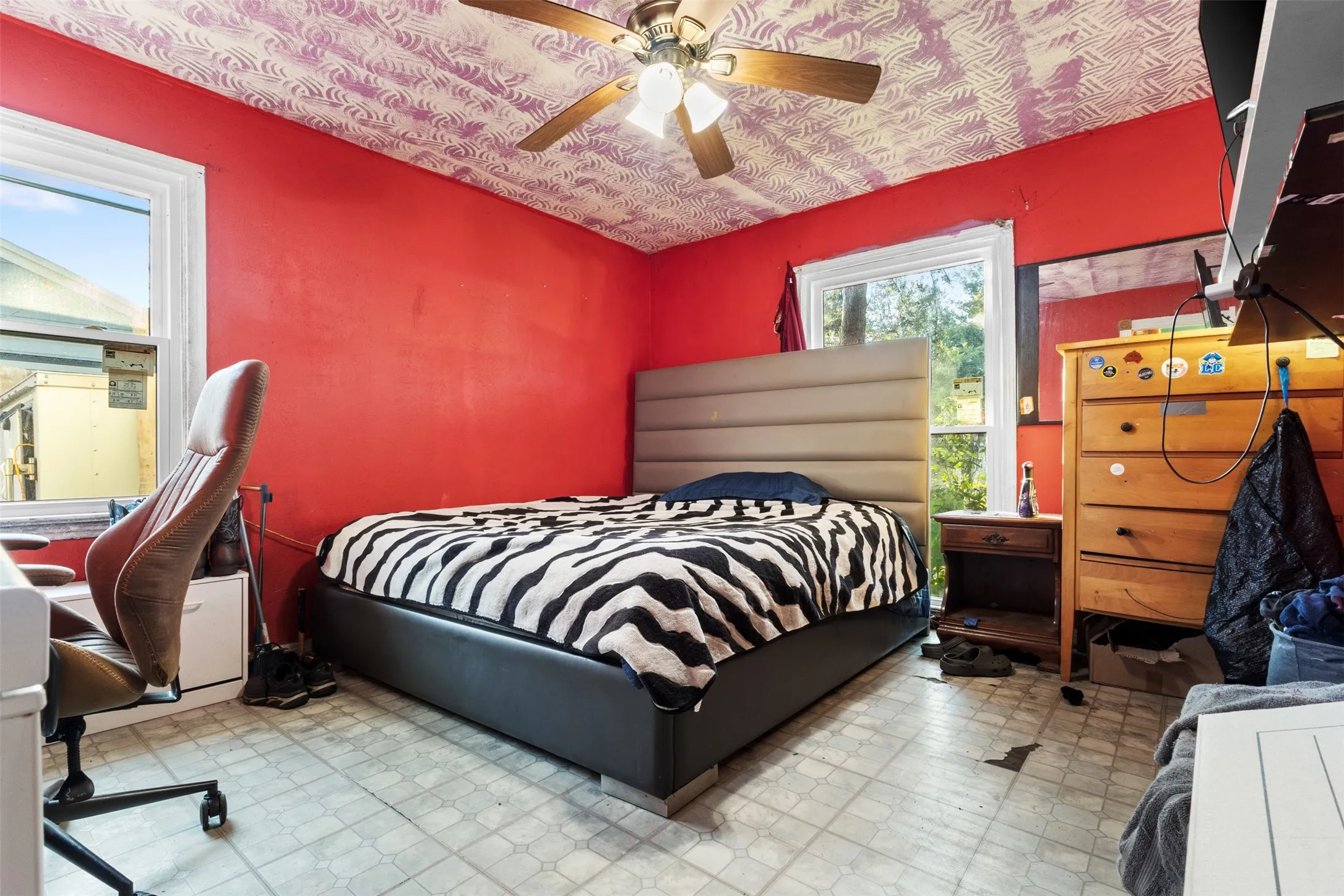 Single Family Residence For Sale in Dallas County , 833 Dent Street, Garland, Texas 75040, 3 Bedroom, 1 Bathroom, Garage spaces, 1,048 Sqft, built in 1950, mls#21141435, Real Estate Agent in Garland, Homes For Sale in Dallas county, Homes For Sale in Garland, Realtor in Garland Texas, Real Estate Brokerage Independent Realty Texas, Luminita Cordes Realtor