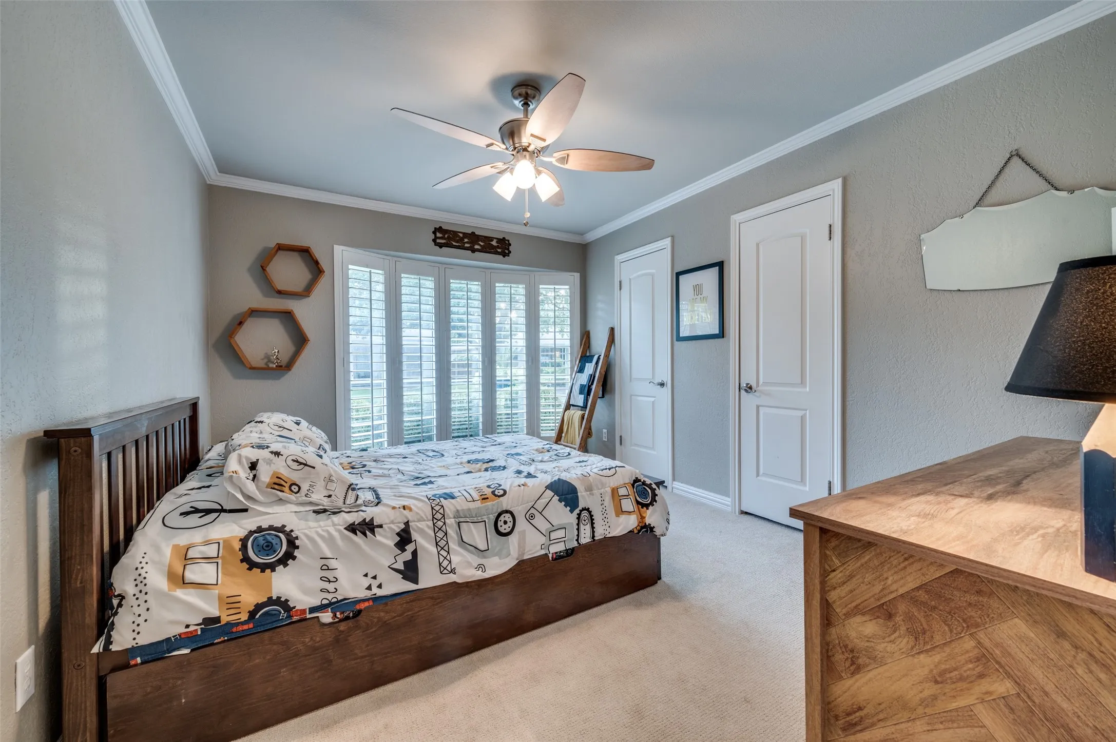Bedroom with carpet, crown molding, and ceiling fan