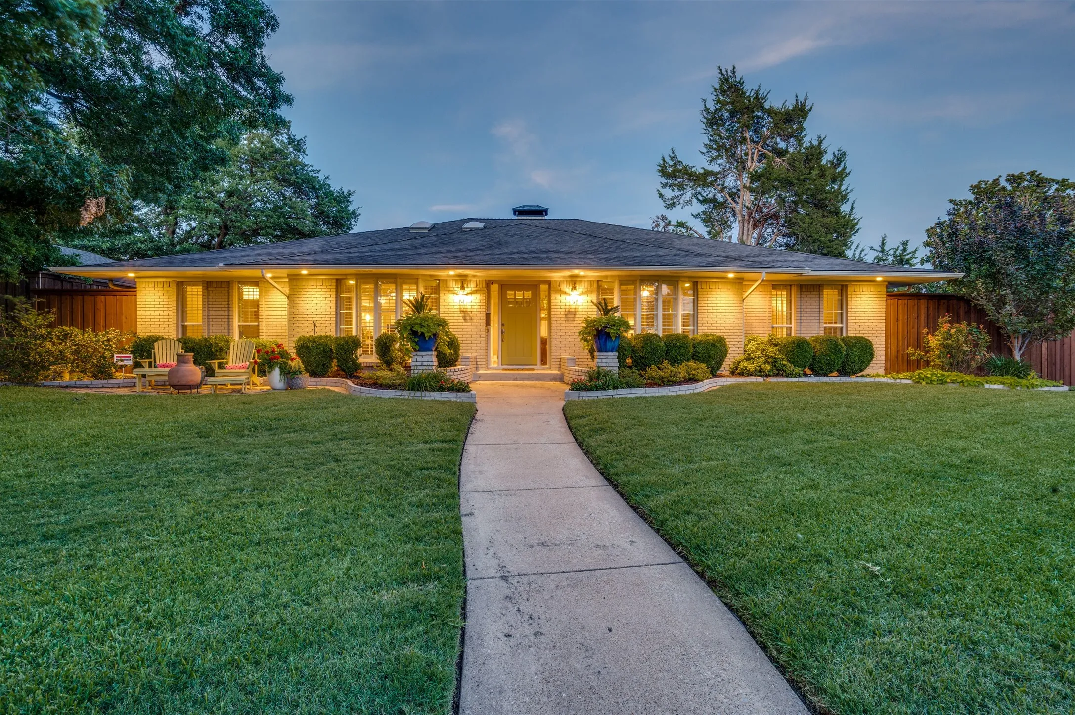 Single Family Residence For Sale in Dallas County , 12106 Landlock Drive, Dallas, Texas 75218, 4 Bedroom, 3 Bathroom, 2 Garage spaces, 2,715 Sqft, built in 1968, mls#21145253, Real Estate Agent in Dallas, Homes For Sale in Dallas county, Homes For Sale in Dallas, Realtor in Dallas Texas, Real Estate Brokerage Independent Realty Texas, Luminita Cordes Realtor