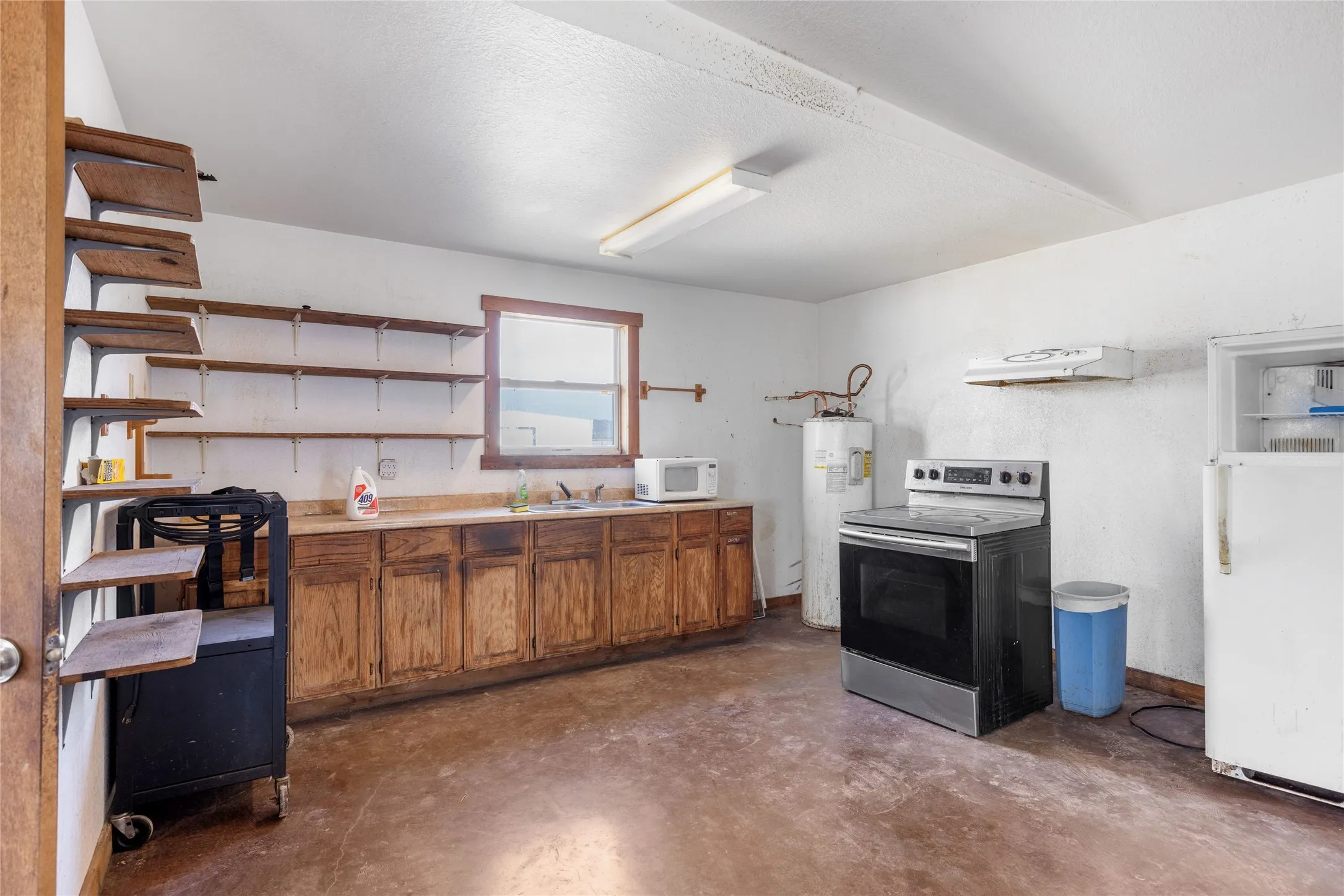 Industrial For Sale in Kimble County , 545 N Hwy 83, Junction, Texas 78649, 0, 0, Garage spaces, 0 Sqft, built in 2000, Preowned, Price $3,375,000, mls#21144995, Real Estate Agent in Junction, Homes For Sale in Kimble county, Homes For Sale in Junction, Realtor in Junction Texas, Real Estate Brokerage Independent Realty Texas, Luminita Cordes Realtor