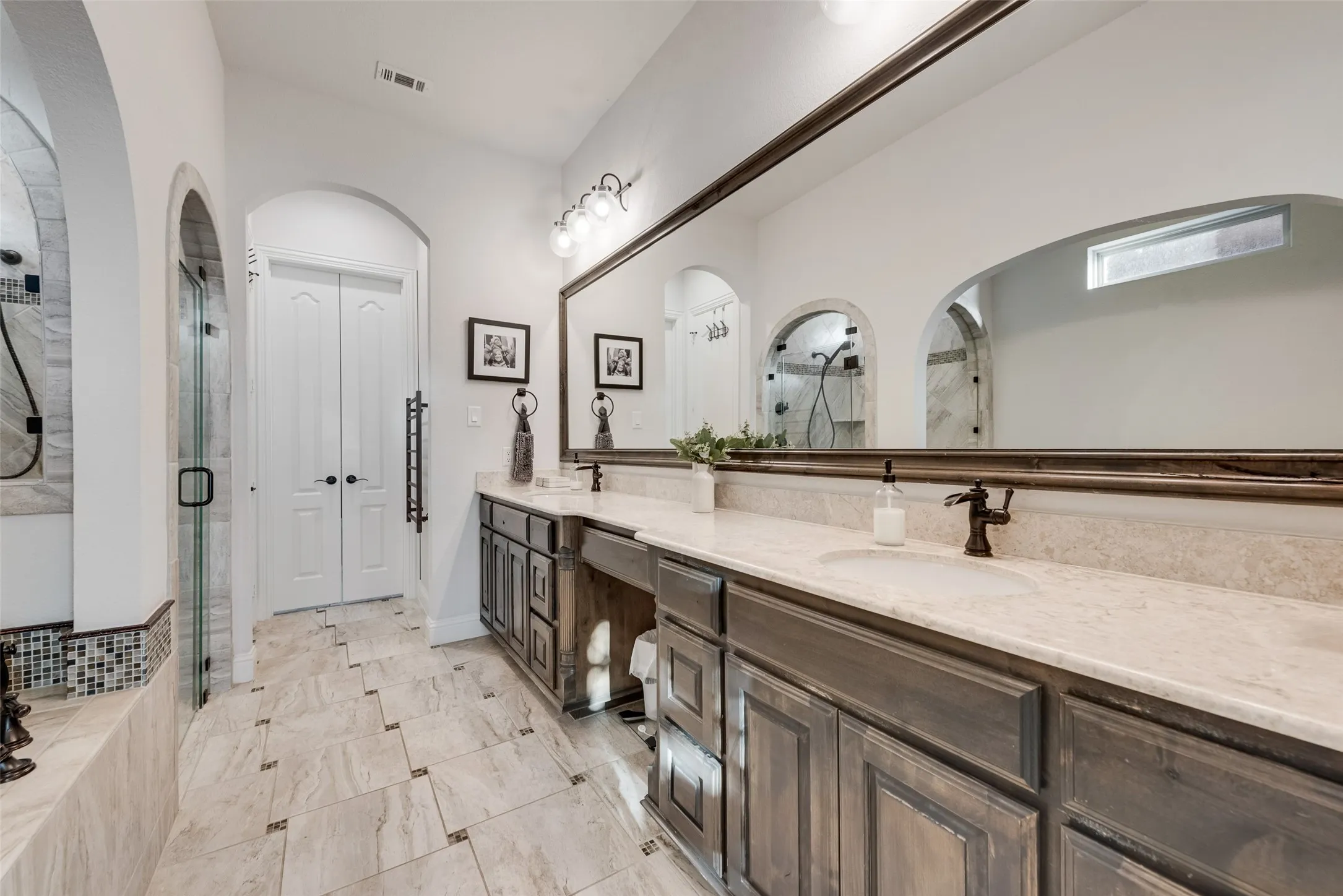 Single Family Residence For Sale in Tarrant County , 10013 Lakeside Drive, Fort Worth, Texas 76179, 4 Bedrooms, 4 Bathrooms, 2 Garage spaces, 3,711 Sqft, built in 2017, Price $1,219,999, mls#21144740, Real Estate Agent in Fort Worth, Homes For Sale in Tarrant county, Homes For Sale in Fort Worth, Realtor in Fort Worth Texas, Real Estate Brokerage Independent Realty Texas, Luminita Cordes Realtor