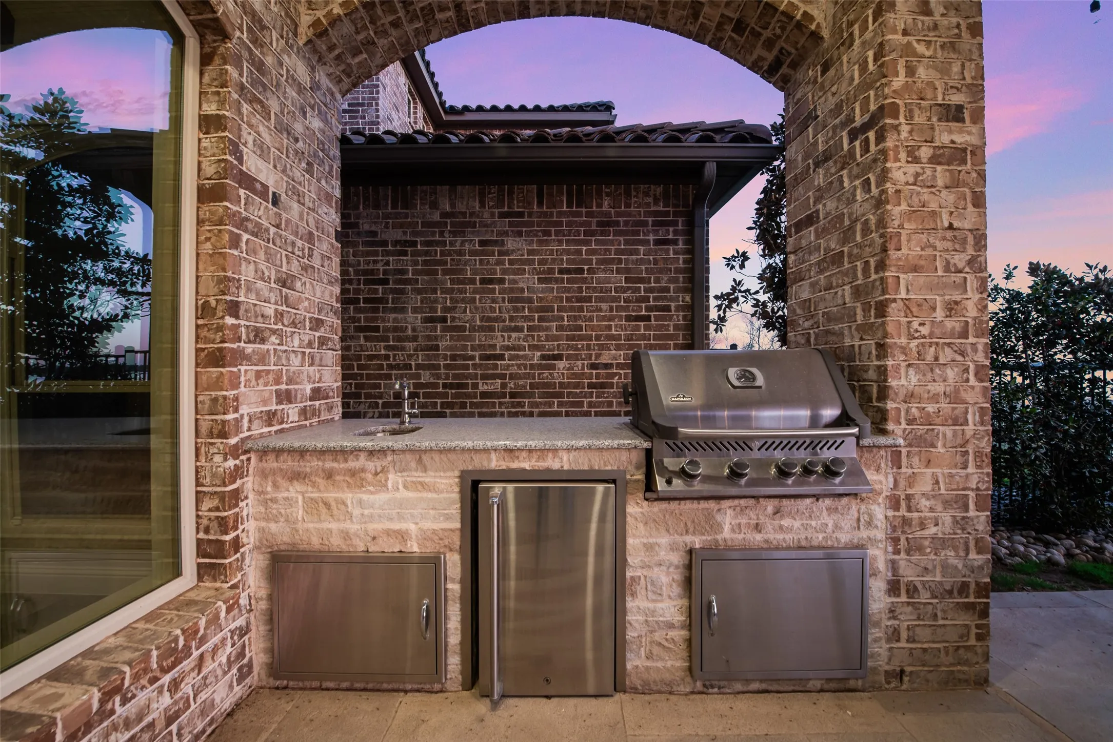 Single Family Residence For Sale in Tarrant County , 10013 Lakeside Drive, Fort Worth, Texas 76179, 4 Bedrooms, 4 Bathrooms, 2 Garage spaces, 3,711 Sqft, built in 2017, Price $1,219,999, mls#21144740, Real Estate Agent in Fort Worth, Homes For Sale in Tarrant county, Homes For Sale in Fort Worth, Realtor in Fort Worth Texas, Real Estate Brokerage Independent Realty Texas, Luminita Cordes Realtor