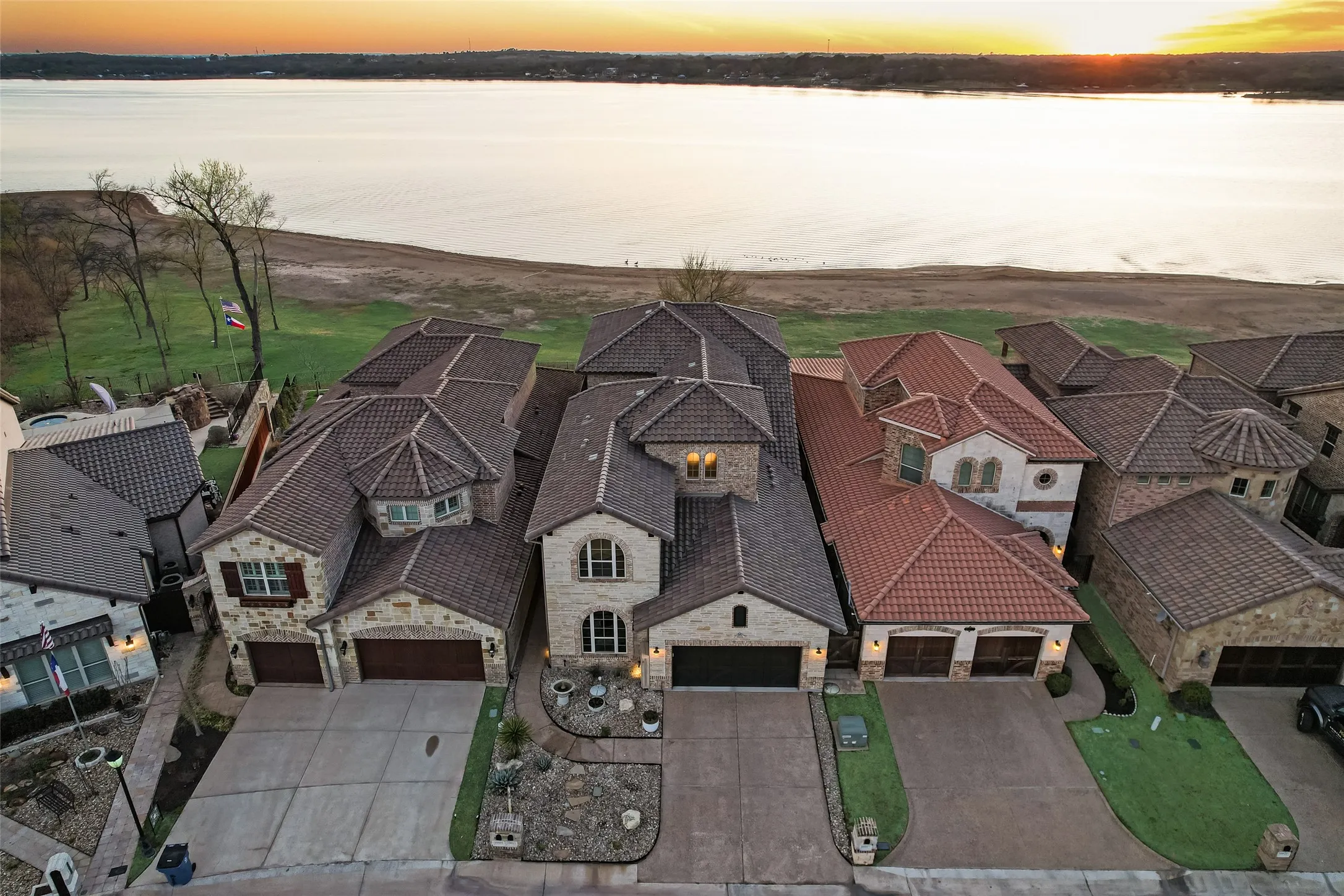 Single Family Residence For Sale in Tarrant County , 10013 Lakeside Drive, Fort Worth, Texas 76179, 4 Bedrooms, 4 Bathrooms, 2 Garage spaces, 3,711 Sqft, built in 2017, Price $1,219,999, mls#21144740, Real Estate Agent in Fort Worth, Homes For Sale in Tarrant county, Homes For Sale in Fort Worth, Realtor in Fort Worth Texas, Real Estate Brokerage Independent Realty Texas, Luminita Cordes Realtor