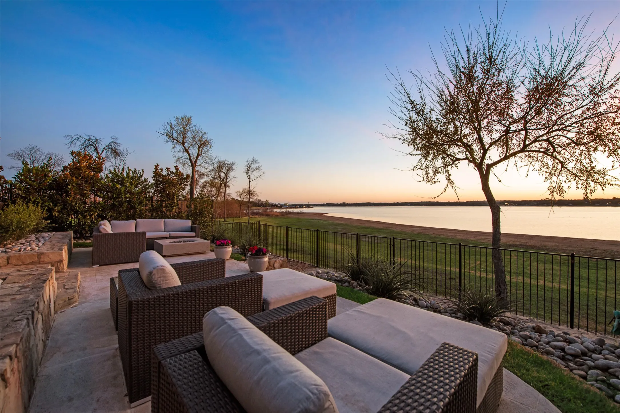 Single Family Residence For Sale in Tarrant County , 10013 Lakeside Drive, Fort Worth, Texas 76179, 4 Bedrooms, 4 Bathrooms, 2 Garage spaces, 3,711 Sqft, built in 2017, Price $1,219,999, mls#21144740, Real Estate Agent in Fort Worth, Homes For Sale in Tarrant county, Homes For Sale in Fort Worth, Realtor in Fort Worth Texas, Real Estate Brokerage Independent Realty Texas, Luminita Cordes Realtor